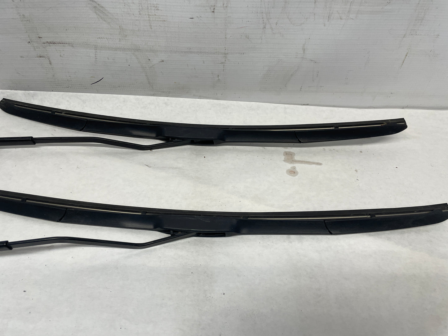 2018 Cadillac Escalade RH & LH Windshield Wiper Arms OEM