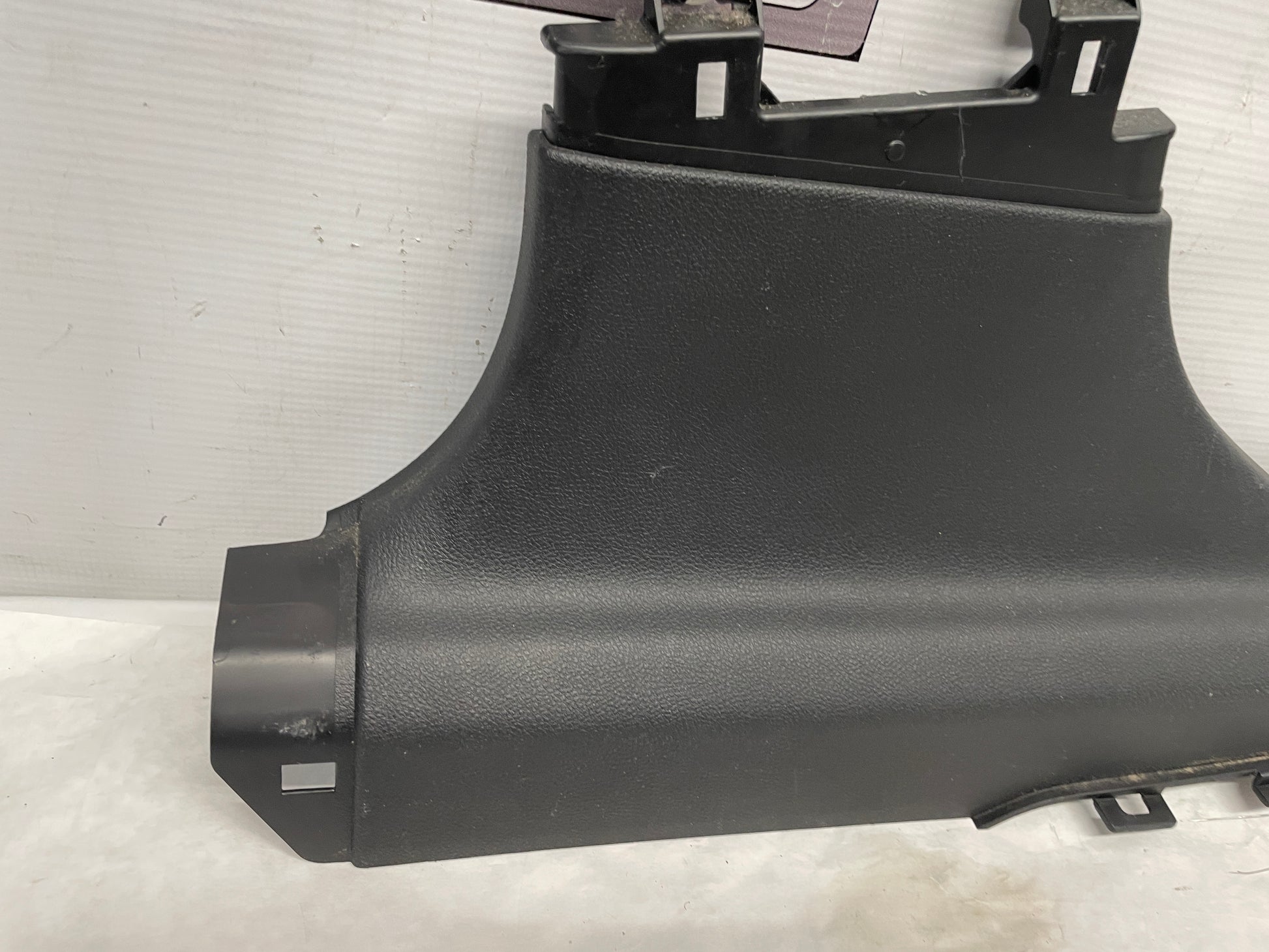 2009 Pontiac G8 GT RH & LH Lower B Pillar Carpet Retainer Trim Panel OEM - Day's Parts Yard