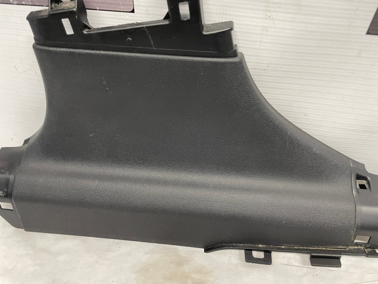 2009 Pontiac G8 GT RH & LH Lower B Pillar Carpet Retainer Trim Panel OEM - Day's Parts Yard