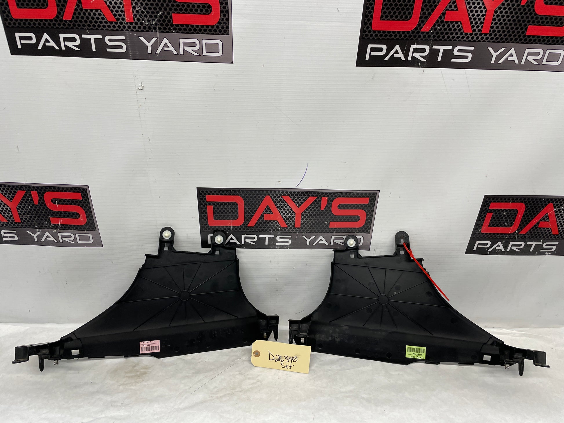 2009 Pontiac G8 GT RH & LH Lower B Pillar Carpet Retainer Trim Panel OEM - Day's Parts Yard
