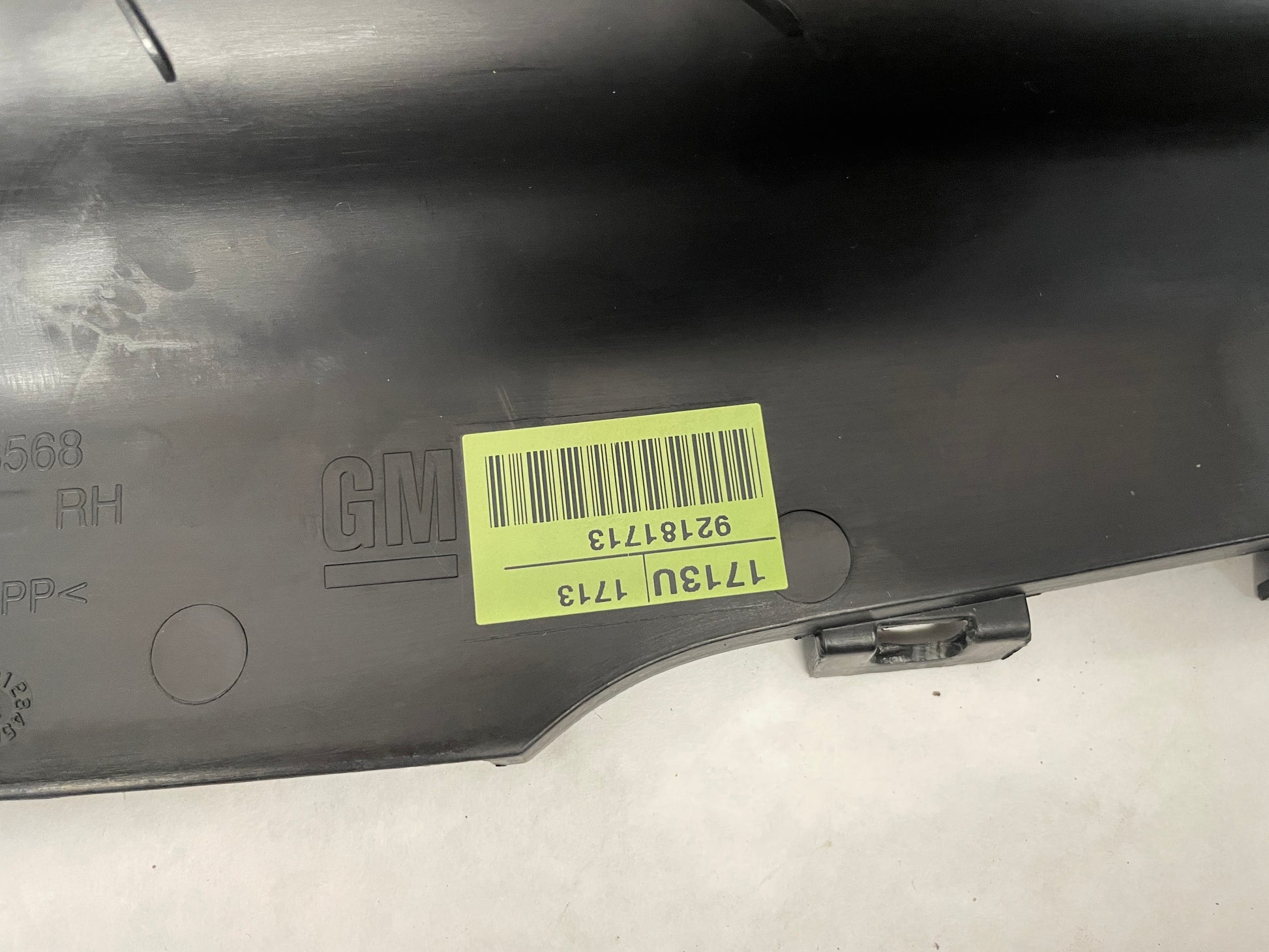 2009 Pontiac G8 GT RH & LH Lower B Pillar Carpet Retainer Trim Panel OEM - Day's Parts Yard