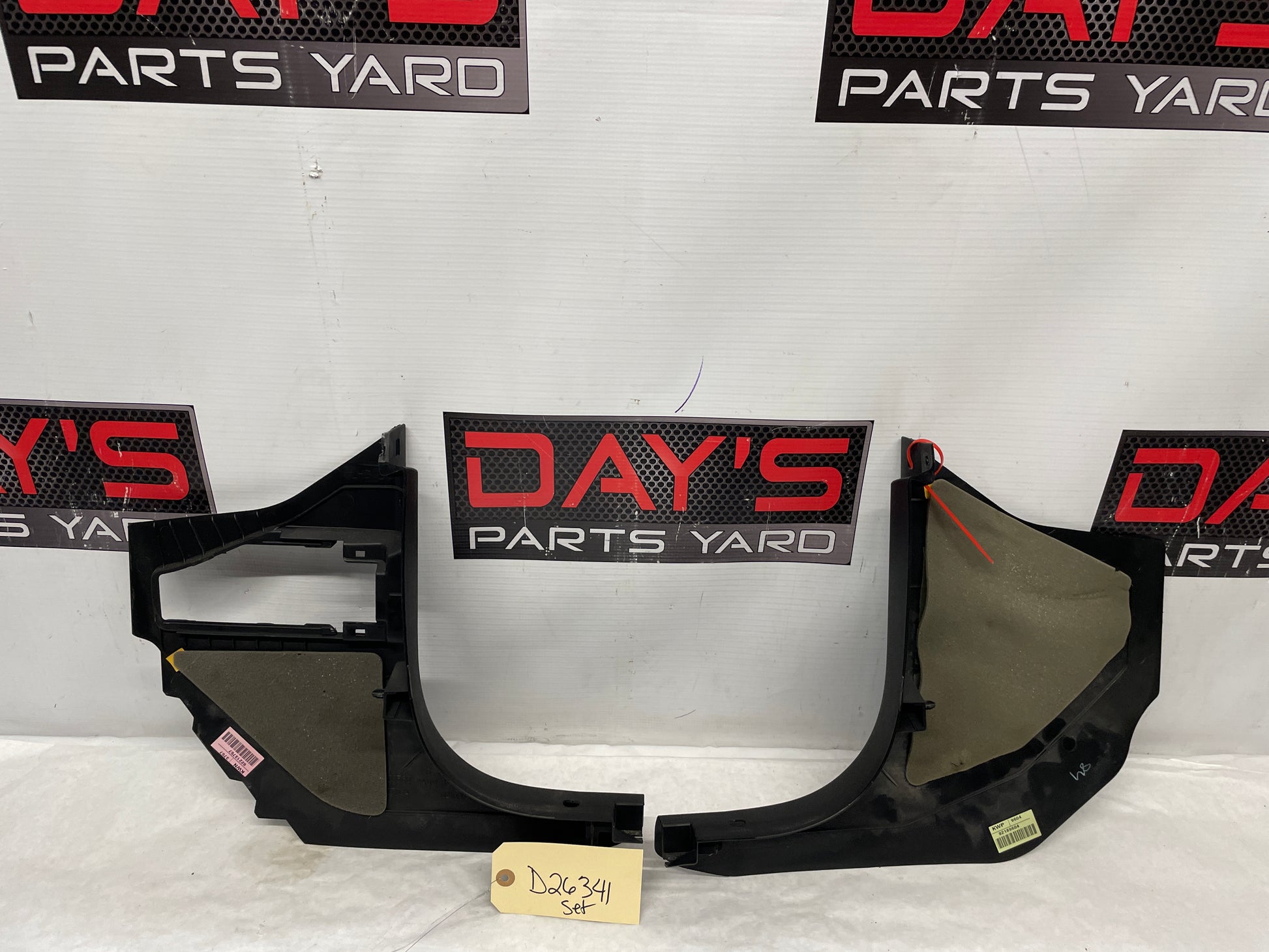 2009 Pontiac G8 GT RH & LH Kick Panel Under Dash Cover Trim  OEM - Day's Parts Yard