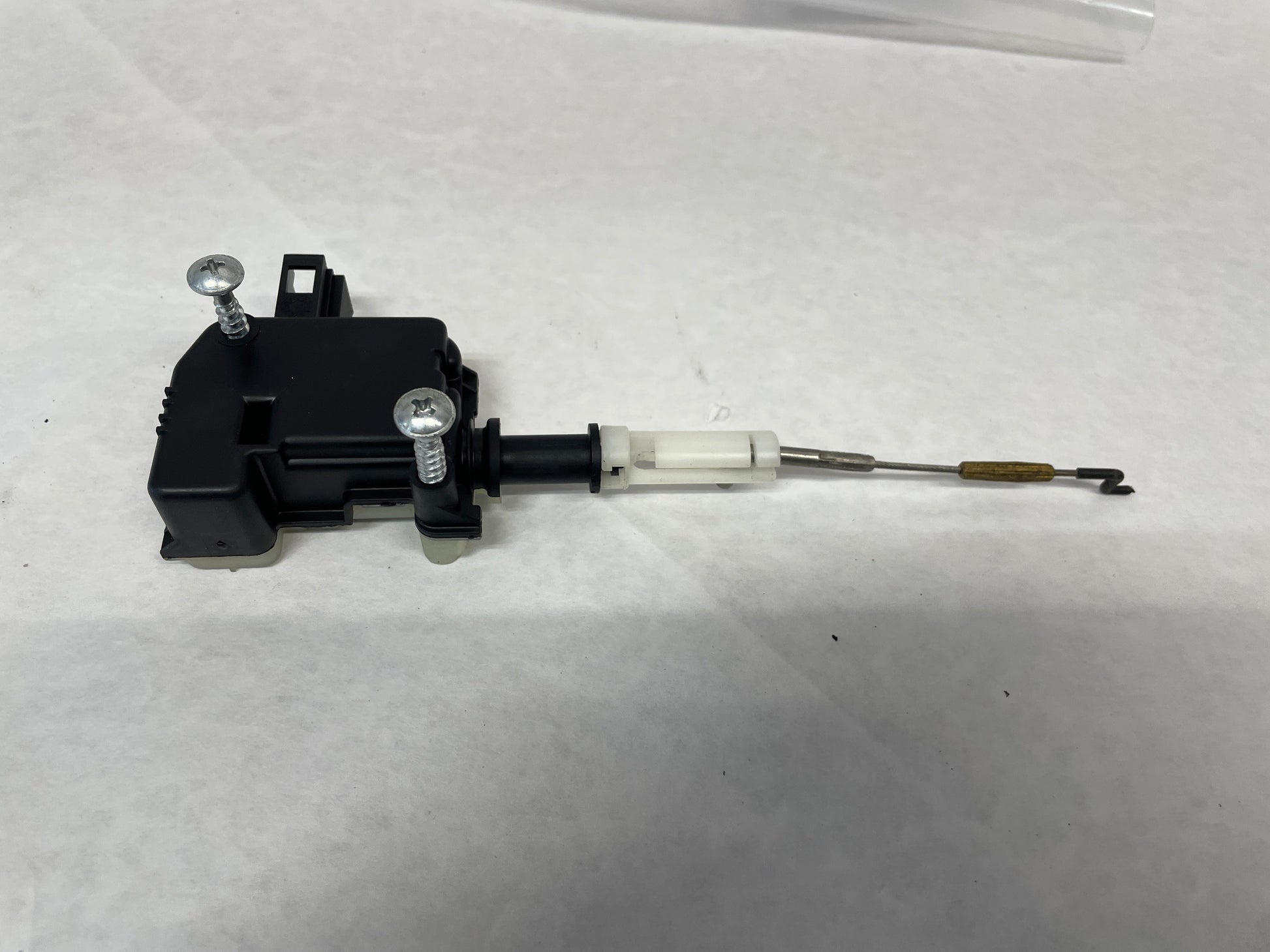 2006 Pontiac GTO Trunk Deck Lid Lock Actuator w/ Linkage OEM - Day's Parts Yard