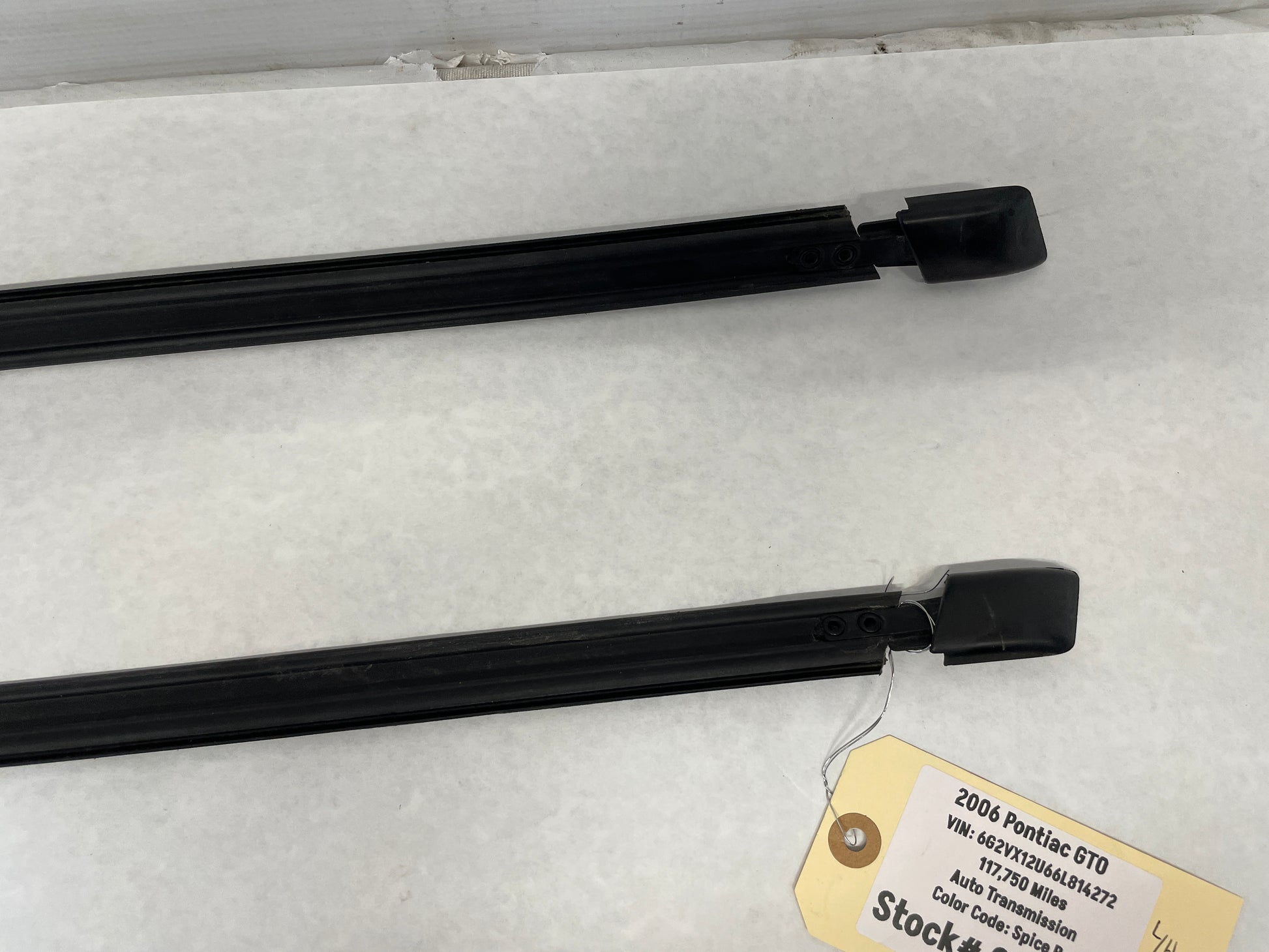 2006 Pontiac GTO RH & LH Rear Window Glass Trim Retainer Moldings OEM - Day's Parts Yard