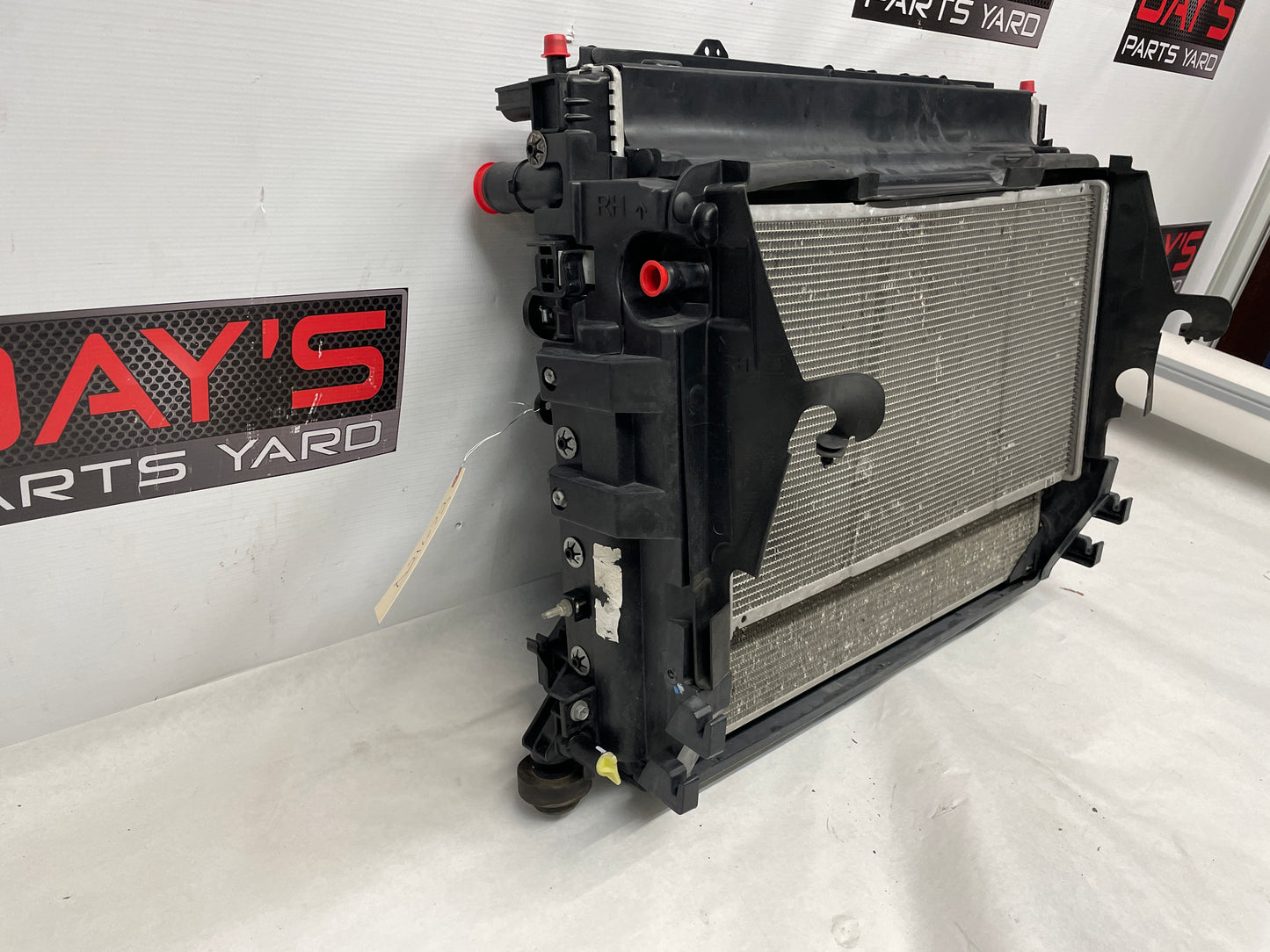 2016 Cadillac ATS-V Complete Radiator Cooling Fan Condenser Assembly OEM
