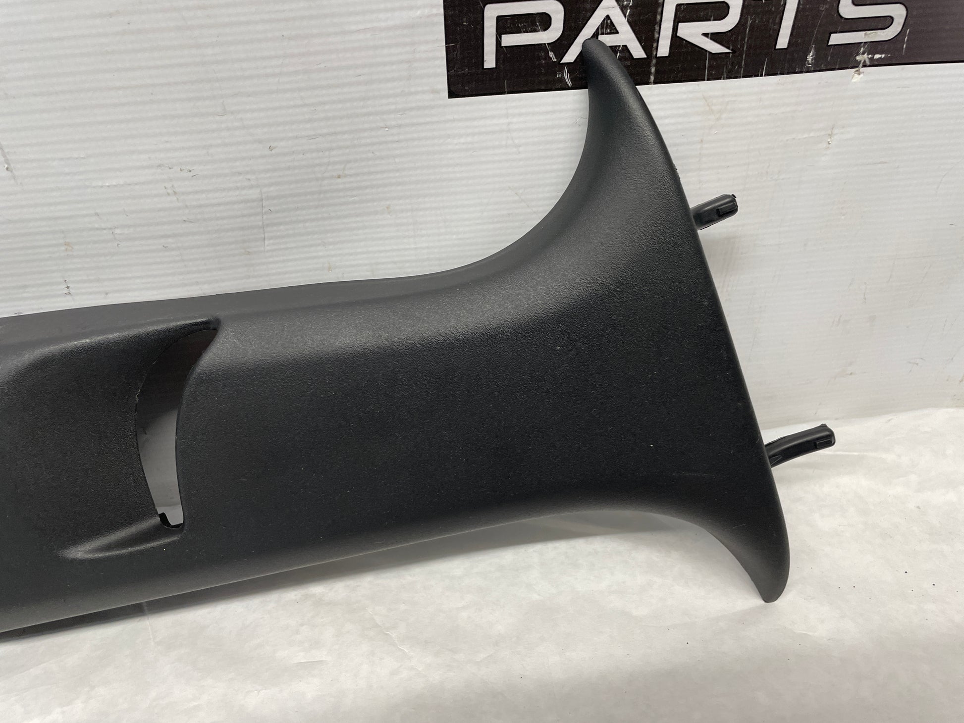 2009 Pontiac G8 GT RH & LH Upper Center B Pillar Trim Cover OEM - Day's Parts Yard