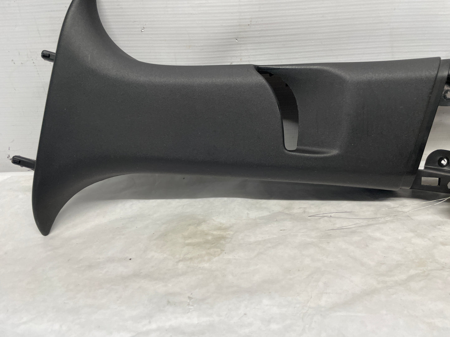 2009 Pontiac G8 GT RH & LH Upper Center B Pillar Trim Cover OEM - Day's Parts Yard