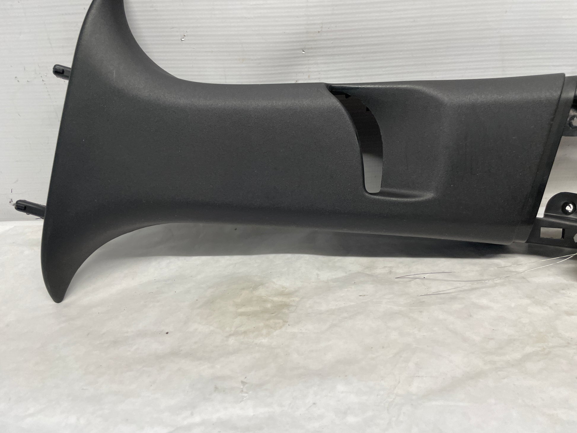 2009 Pontiac G8 GT RH & LH Upper Center B Pillar Trim Cover OEM - Day's Parts Yard