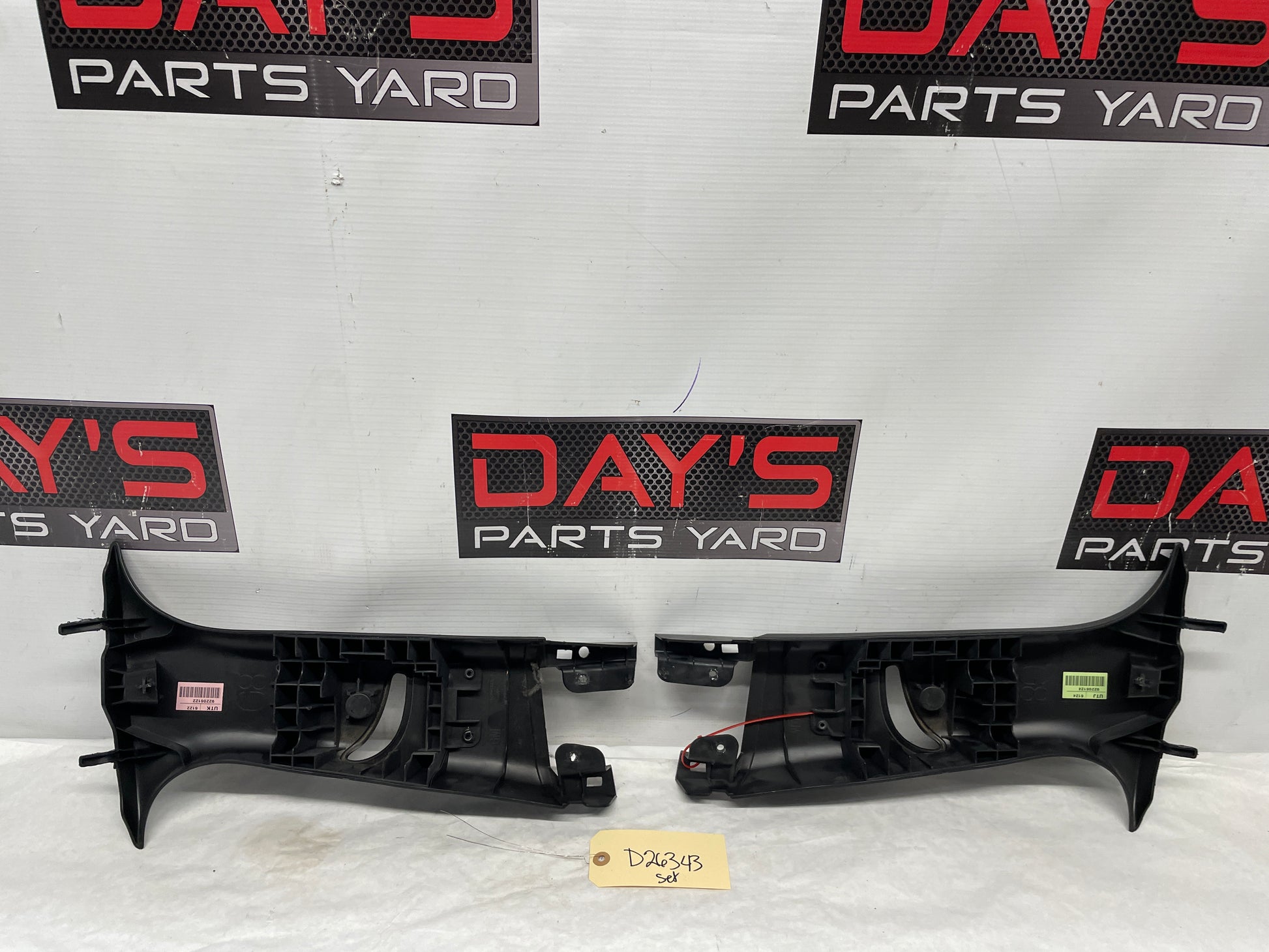 2009 Pontiac G8 GT RH & LH Upper Center B Pillar Trim Cover OEM - Day's Parts Yard