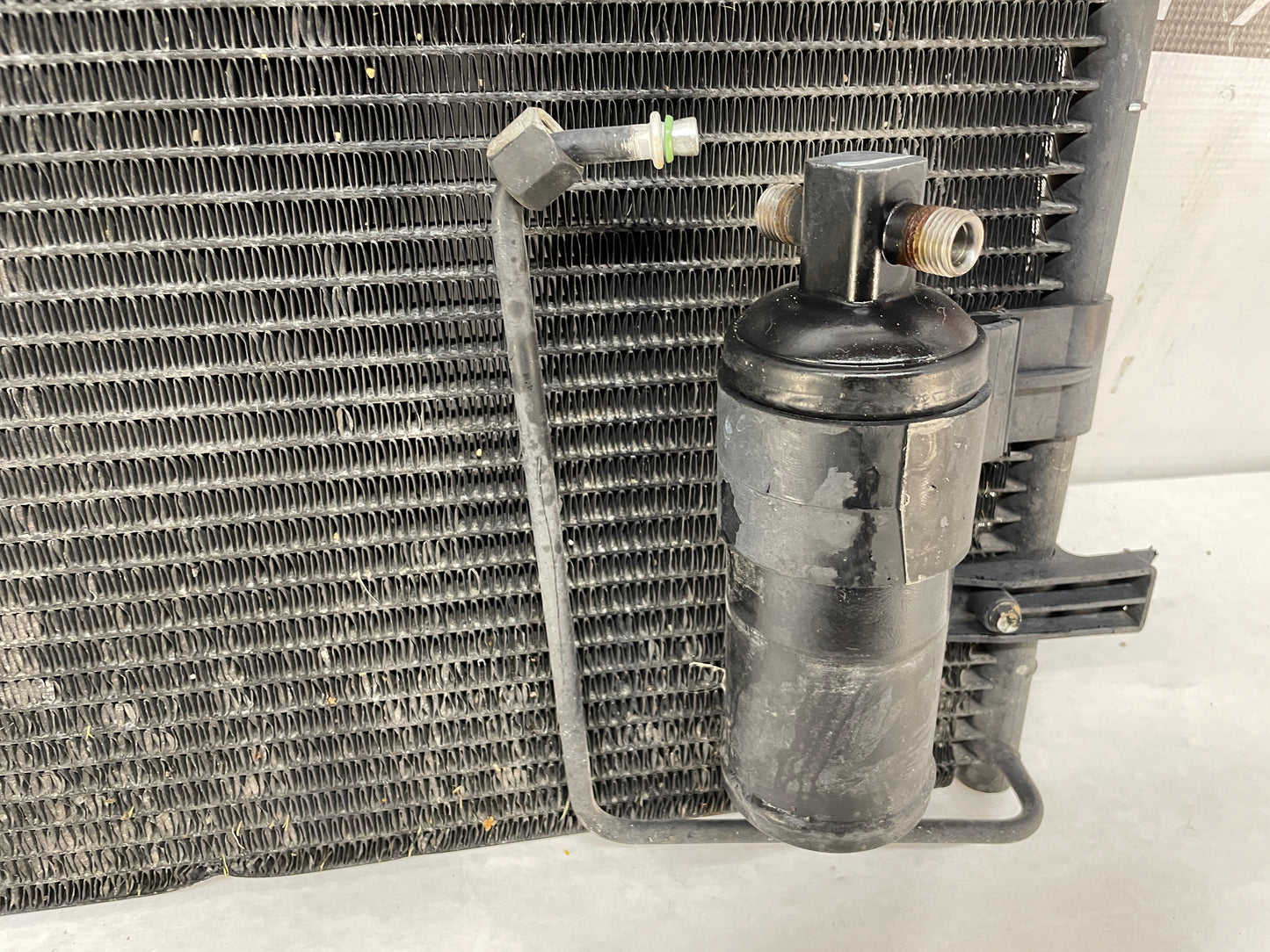 2005 Pontiac GTO AC Air Conditioner Conditioning Condenser OEM