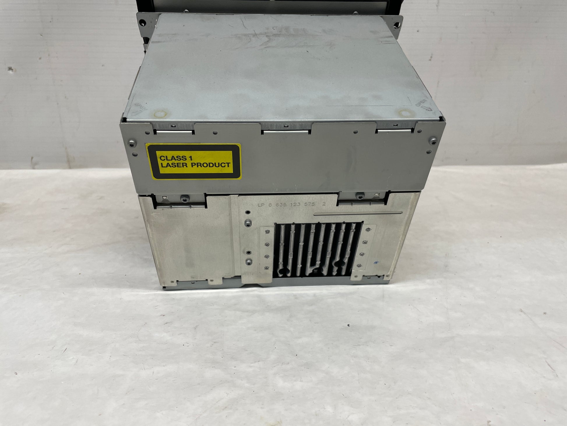 2009 Pontiac G8 GT Blaupunkt Radio CD Player Stereo Dash Control Unit OEM - Day's Parts Yard