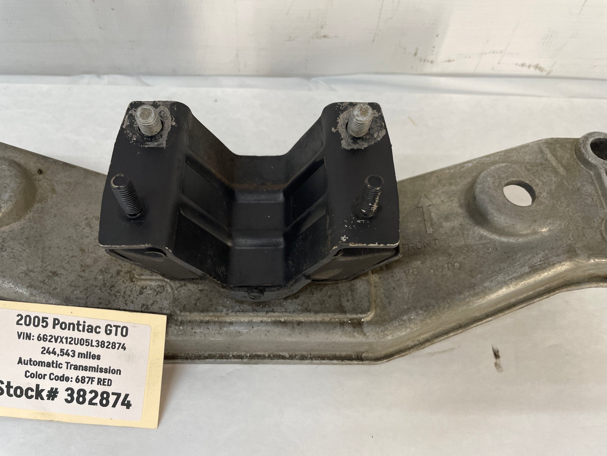 2005 Pontiac GTO 4L65E Automatic Transmission Crossmember Bracket Support OEM - Day's Parts Yard