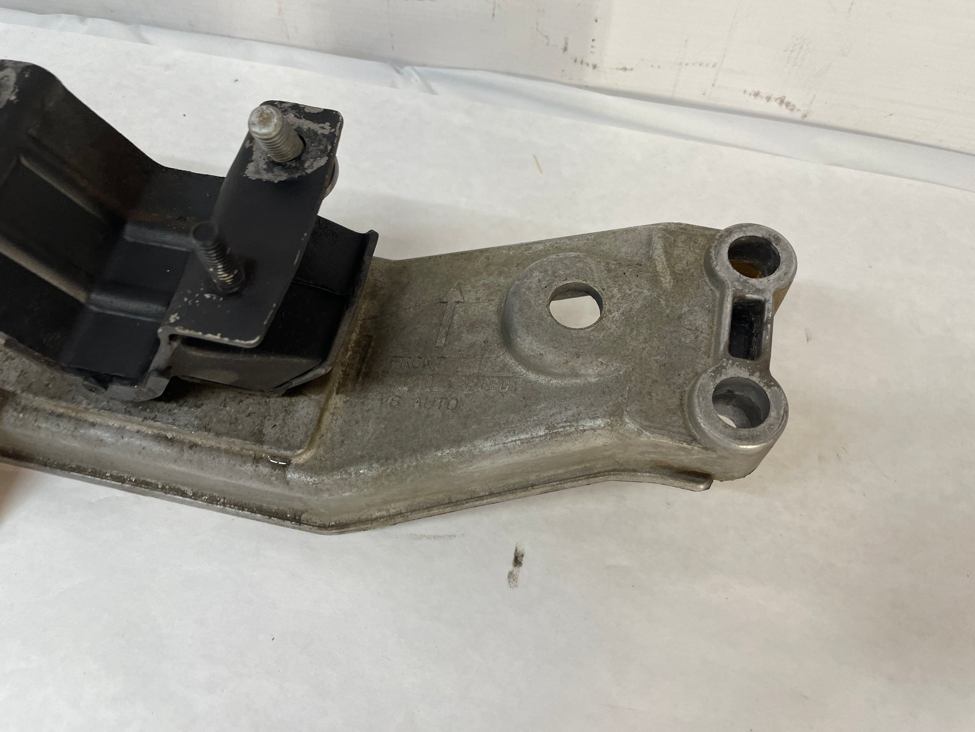 2005 Pontiac GTO 4L65E Automatic Transmission Crossmember Bracket Support OEM - Day's Parts Yard