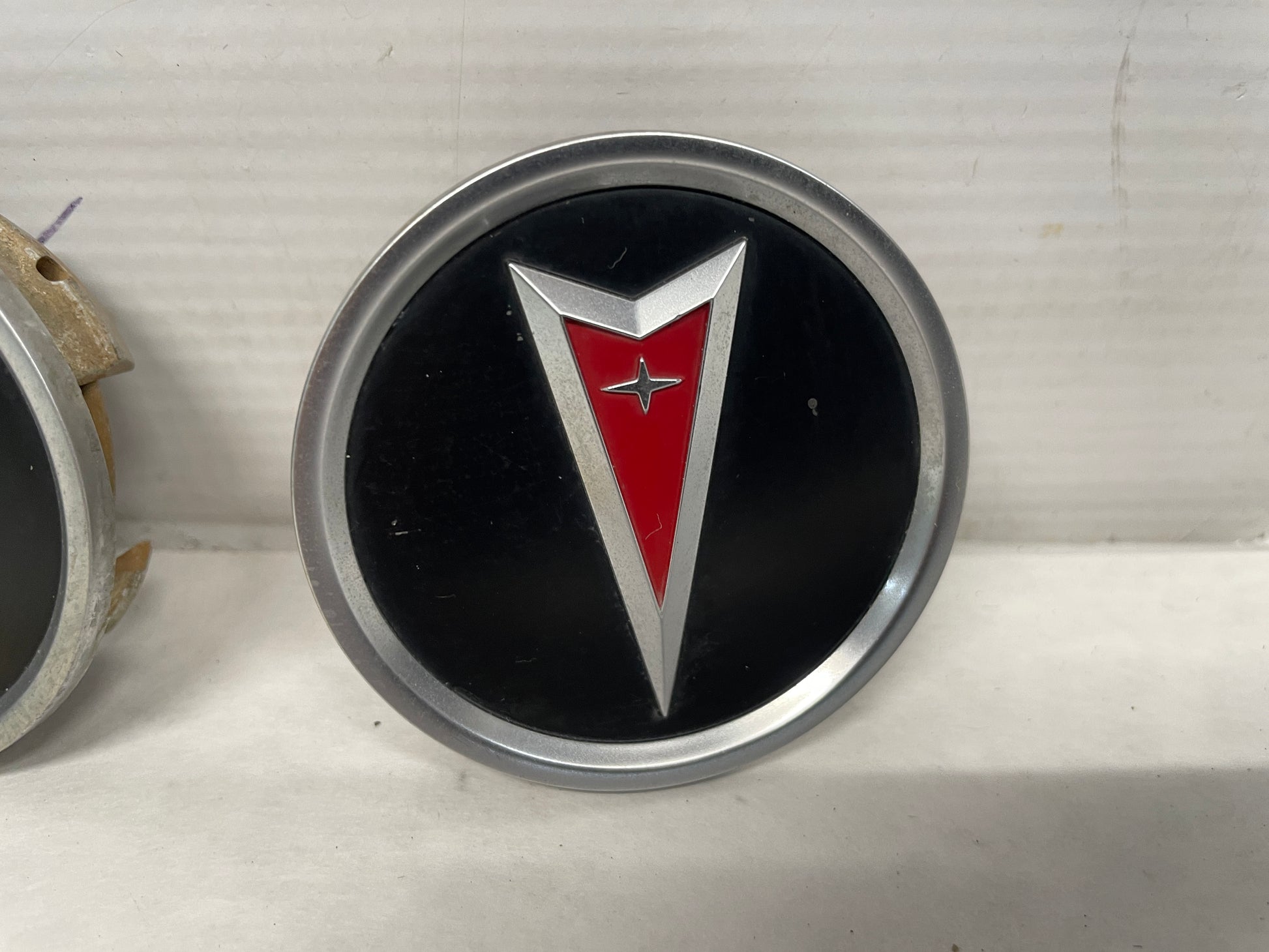 2006 Pontiac GTO Wheel Center Caps OEM - Day's Parts Yard