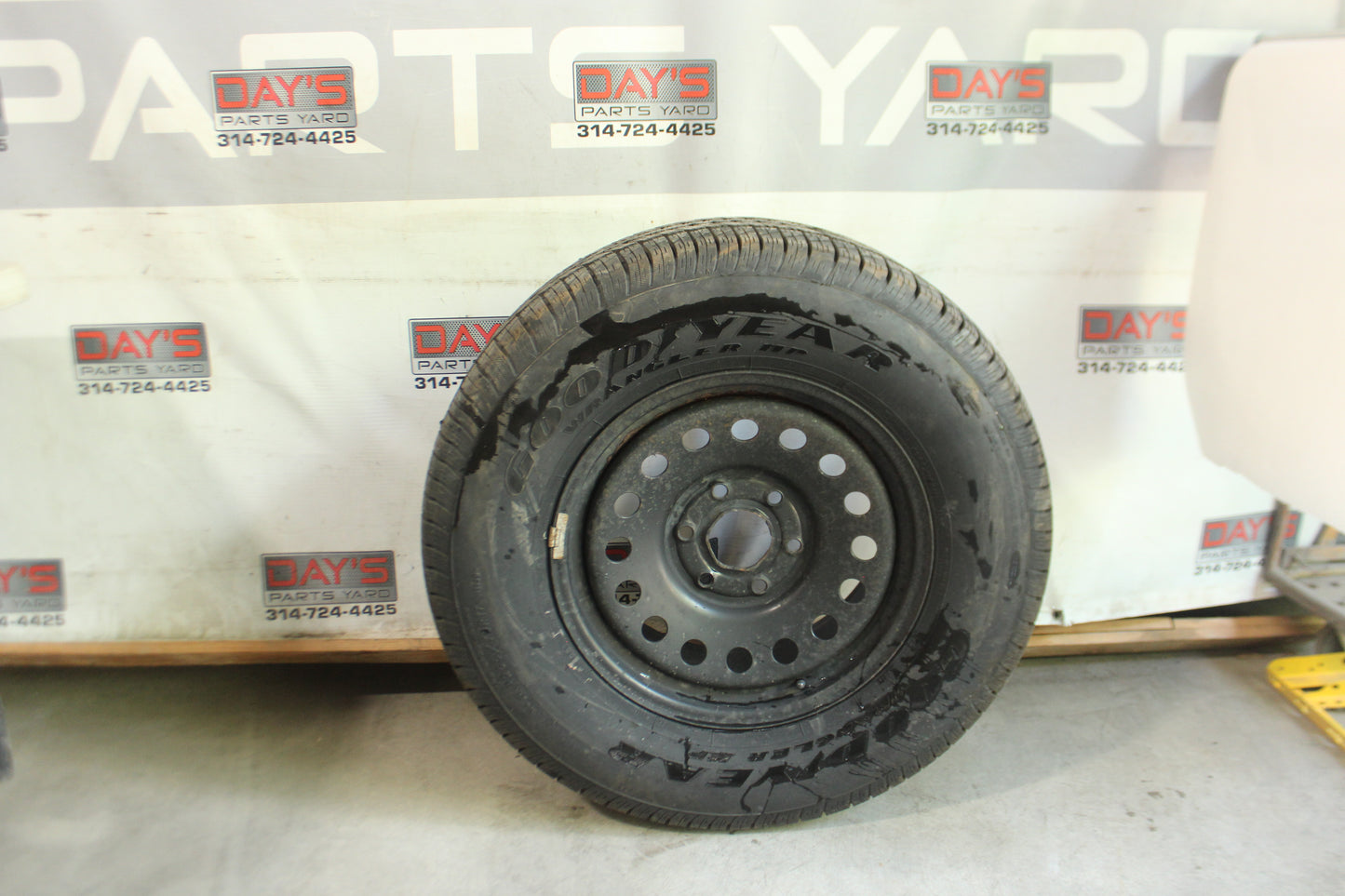 2014 GMC Sierra K1500 Denali Spare Tire Goodyear 265/70R17 OEM