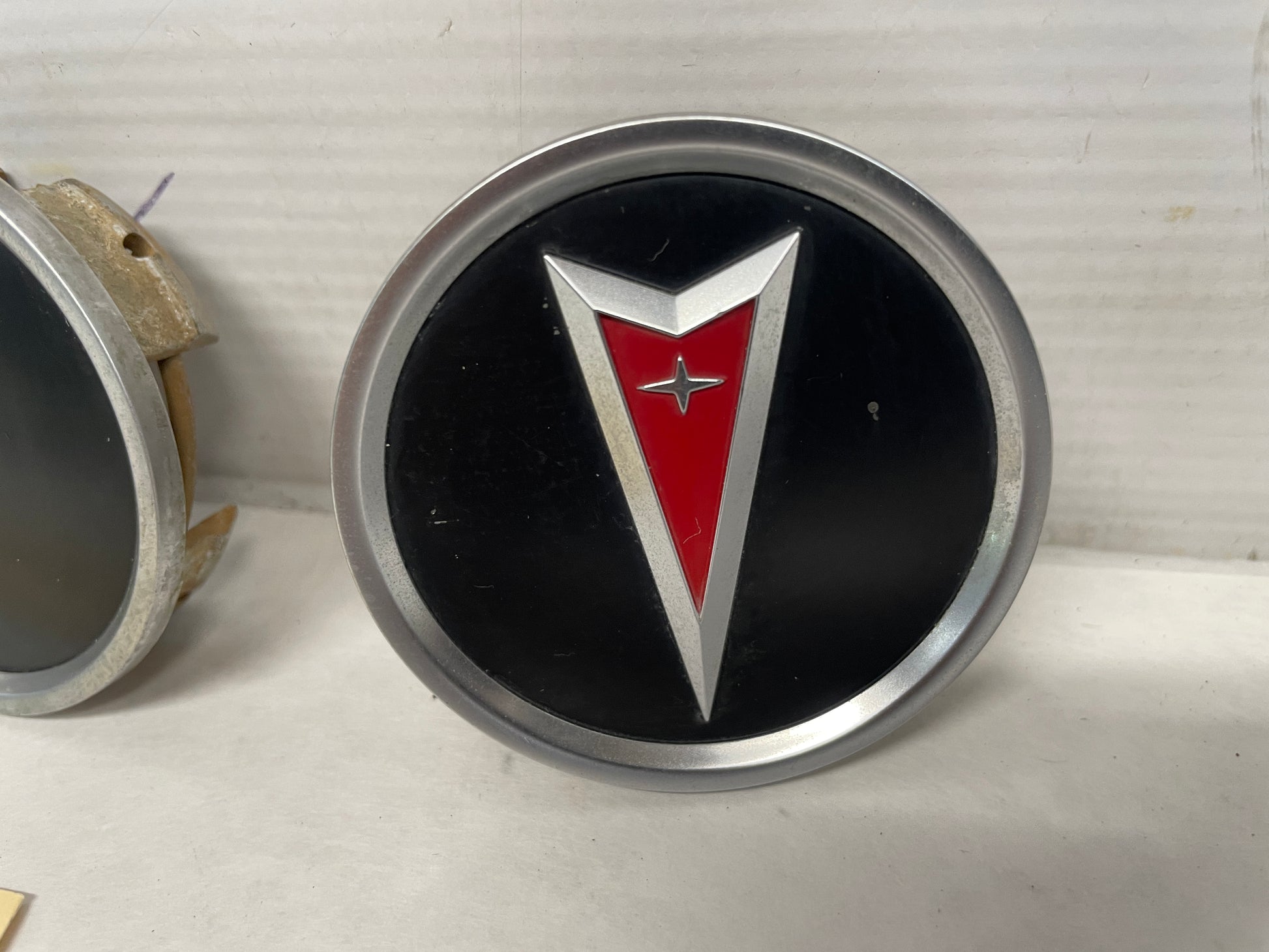 2006 Pontiac GTO Wheel Center Caps OEM - Day's Parts Yard