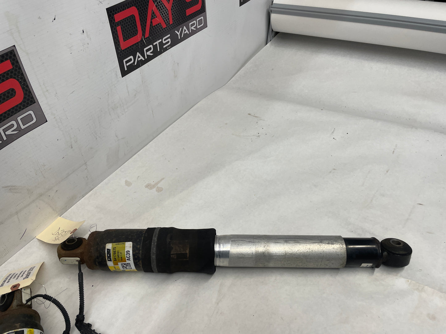 2018 Cadillac Escalade RH & LH Rear Air Ride Shock Strut Absorber OEM 42k