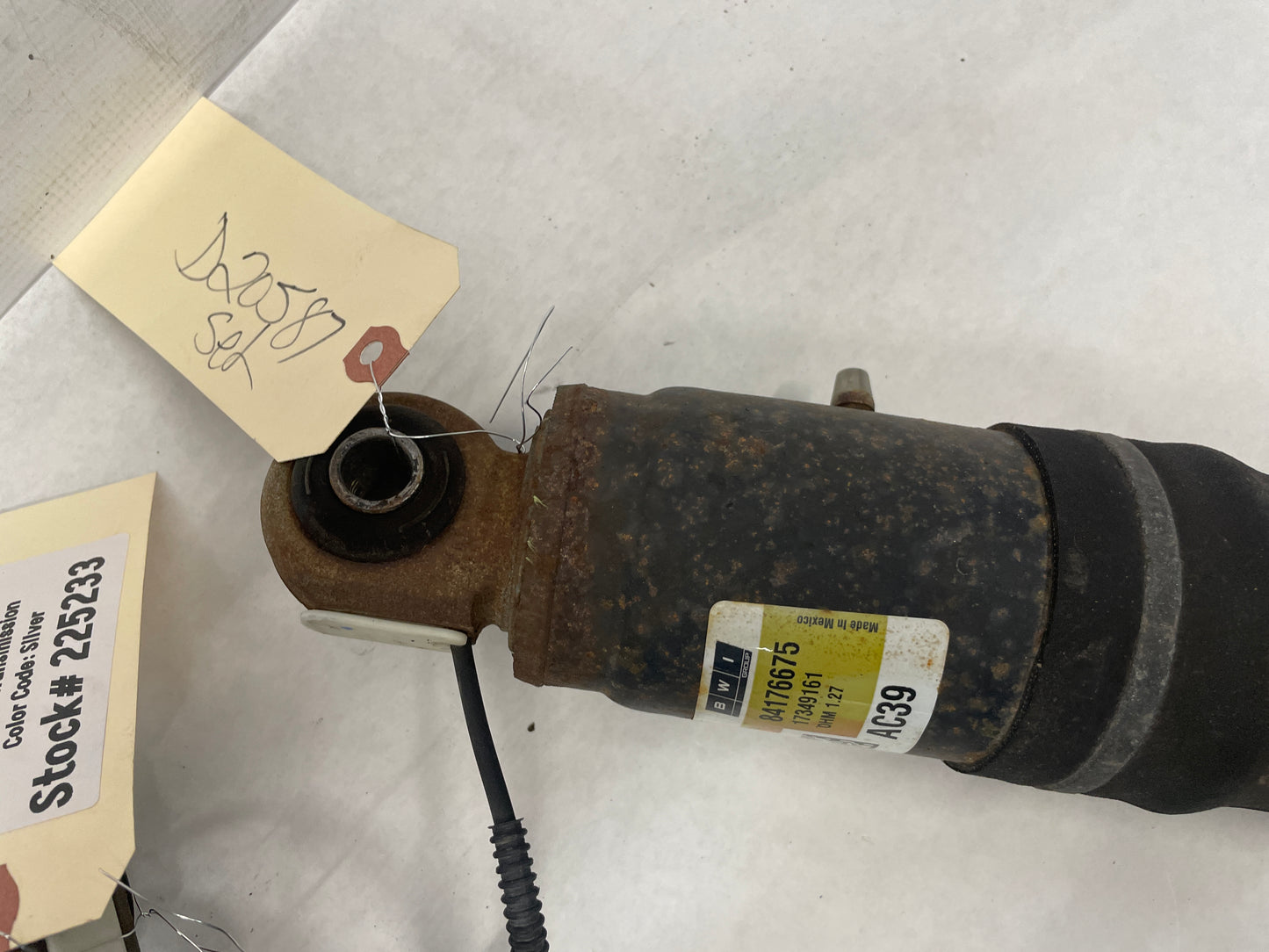 2018 Cadillac Escalade RH & LH Rear Air Ride Shock Strut Absorber OEM 42k