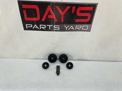 2005 Pontiac GTO Radiator Rubber Bushings Clips Isolators OEM - Day's Parts Yard