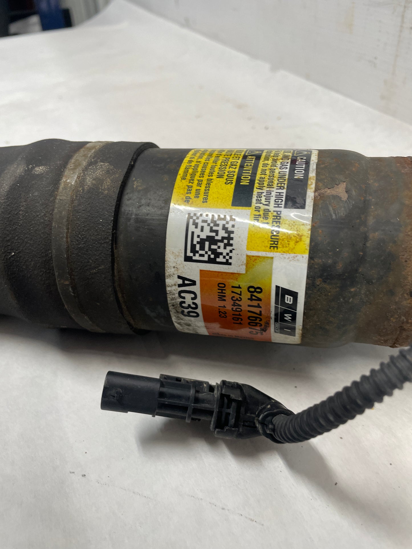 2018 Cadillac Escalade RH & LH Rear Air Ride Shock Strut Absorber OEM 42k