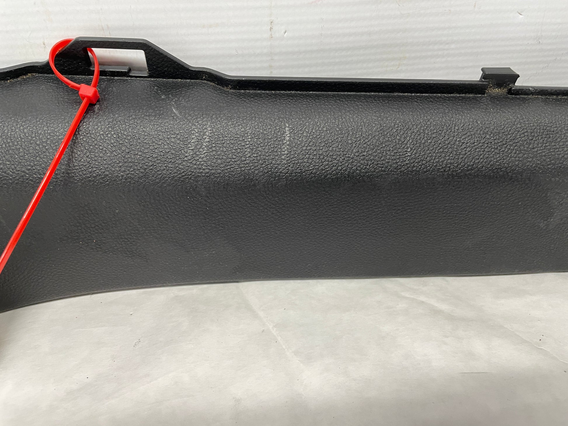 2009 Pontiac G8 GT RH & LH Front Interior Carpet Retainer Sill Plate Panel OEM - Day's Parts Yard