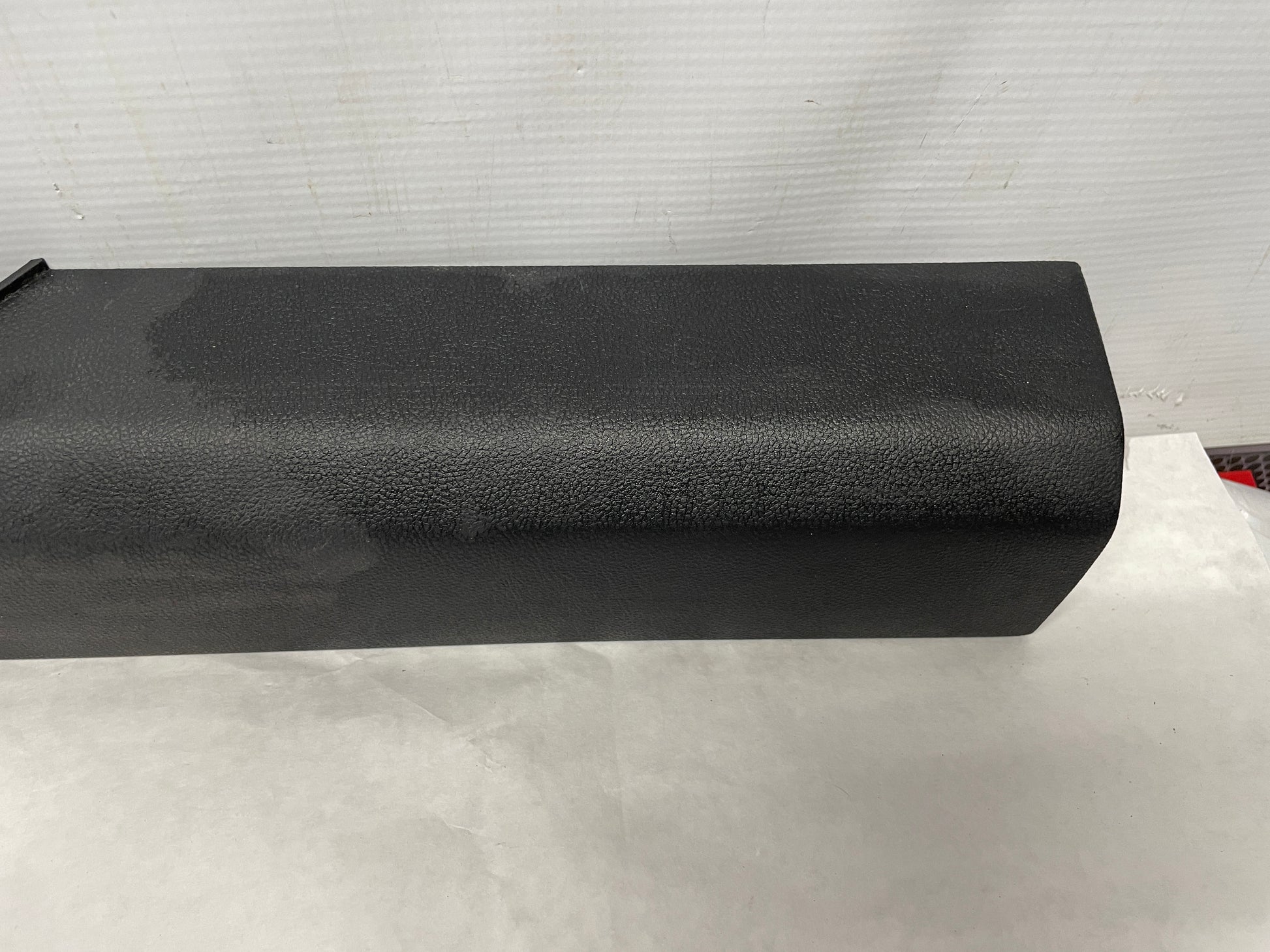 2009 Pontiac G8 GT RH & LH Front Interior Carpet Retainer Sill Plate Panel OEM - Day's Parts Yard