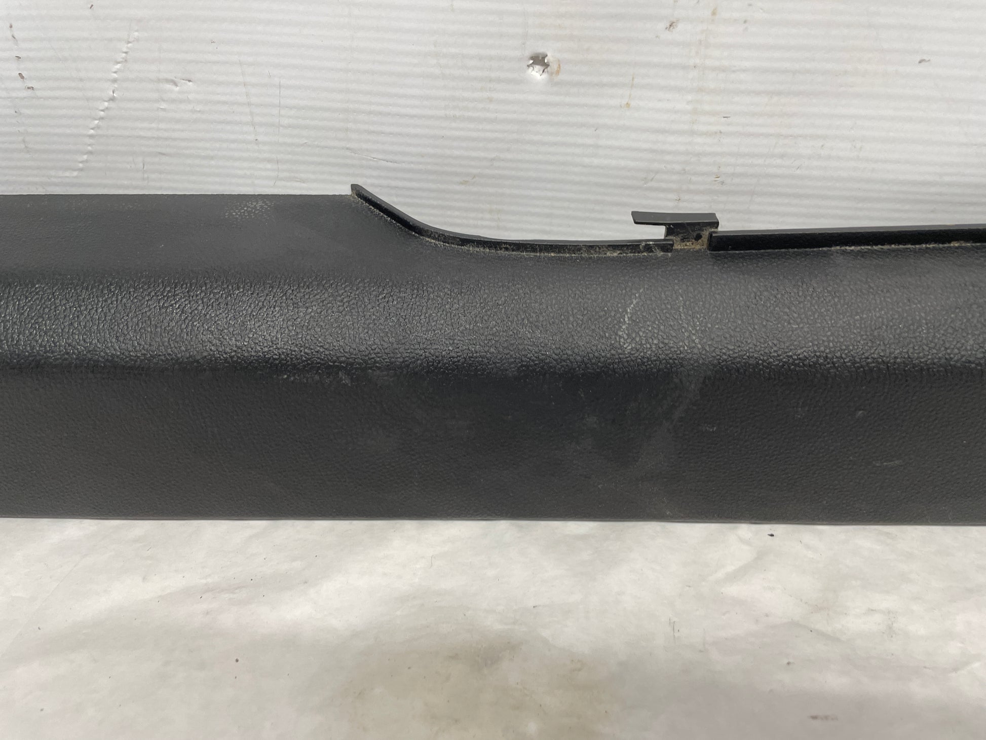 2009 Pontiac G8 GT RH & LH Front Interior Carpet Retainer Sill Plate Panel OEM - Day's Parts Yard