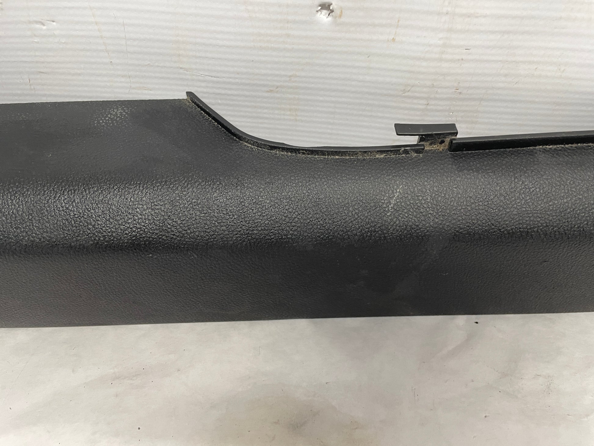 2009 Pontiac G8 GT RH & LH Front Interior Carpet Retainer Sill Plate Panel OEM - Day's Parts Yard