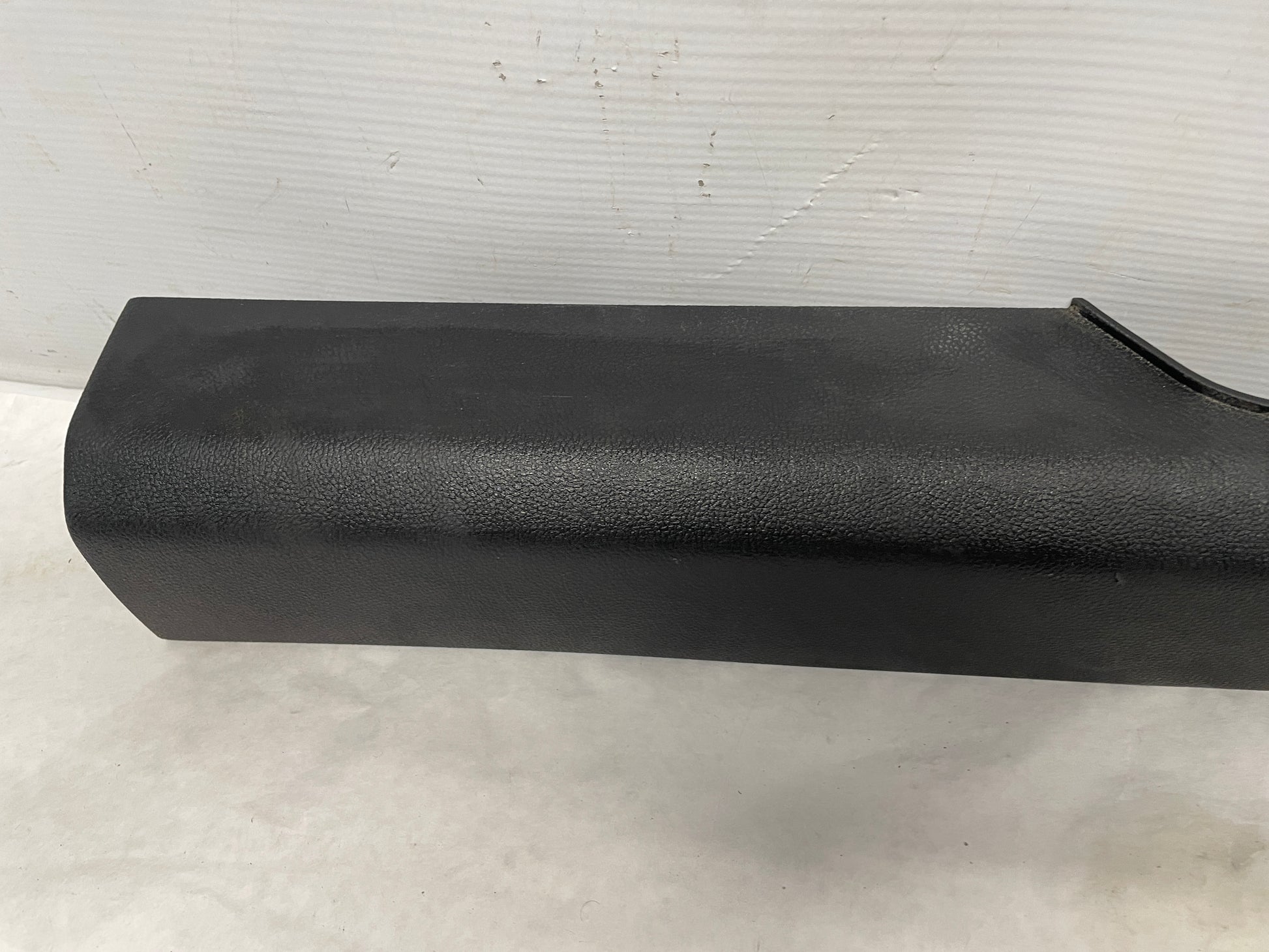 2009 Pontiac G8 GT RH & LH Front Interior Carpet Retainer Sill Plate Panel OEM - Day's Parts Yard