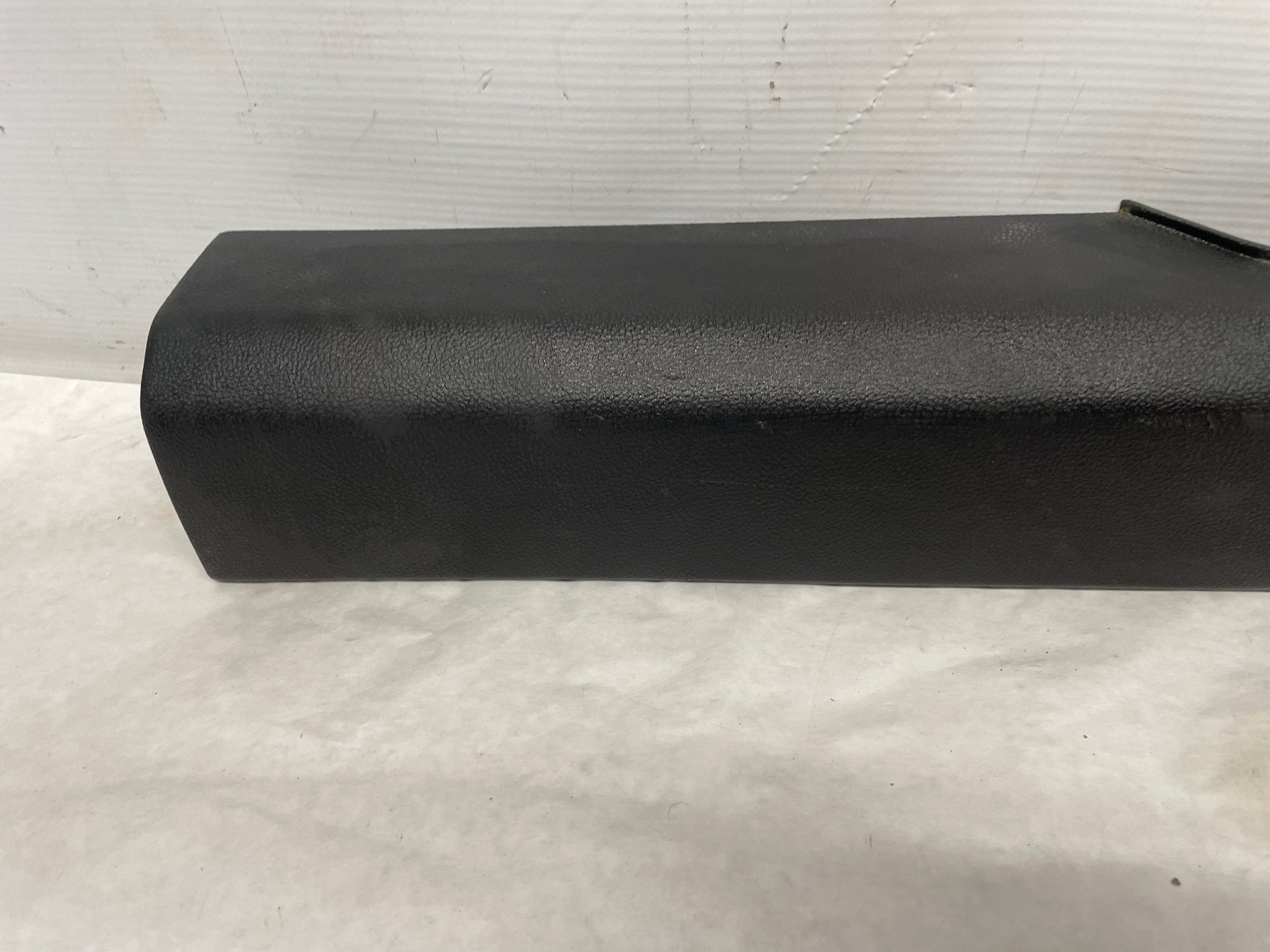 2009 Pontiac G8 GT RH & LH Front Interior Carpet Retainer Sill Plate Panel OEM - Day's Parts Yard
