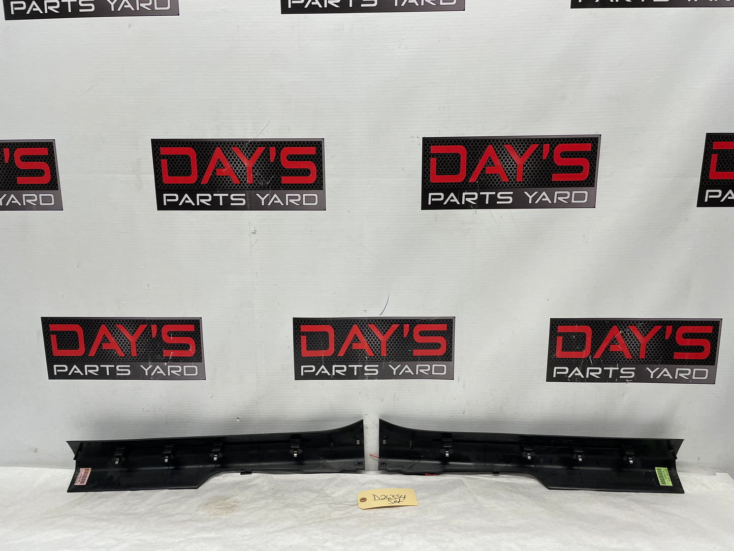 2009 Pontiac G8 GT RH & LH Front Interior Carpet Retainer Sill Plate Panel OEM - Day's Parts Yard