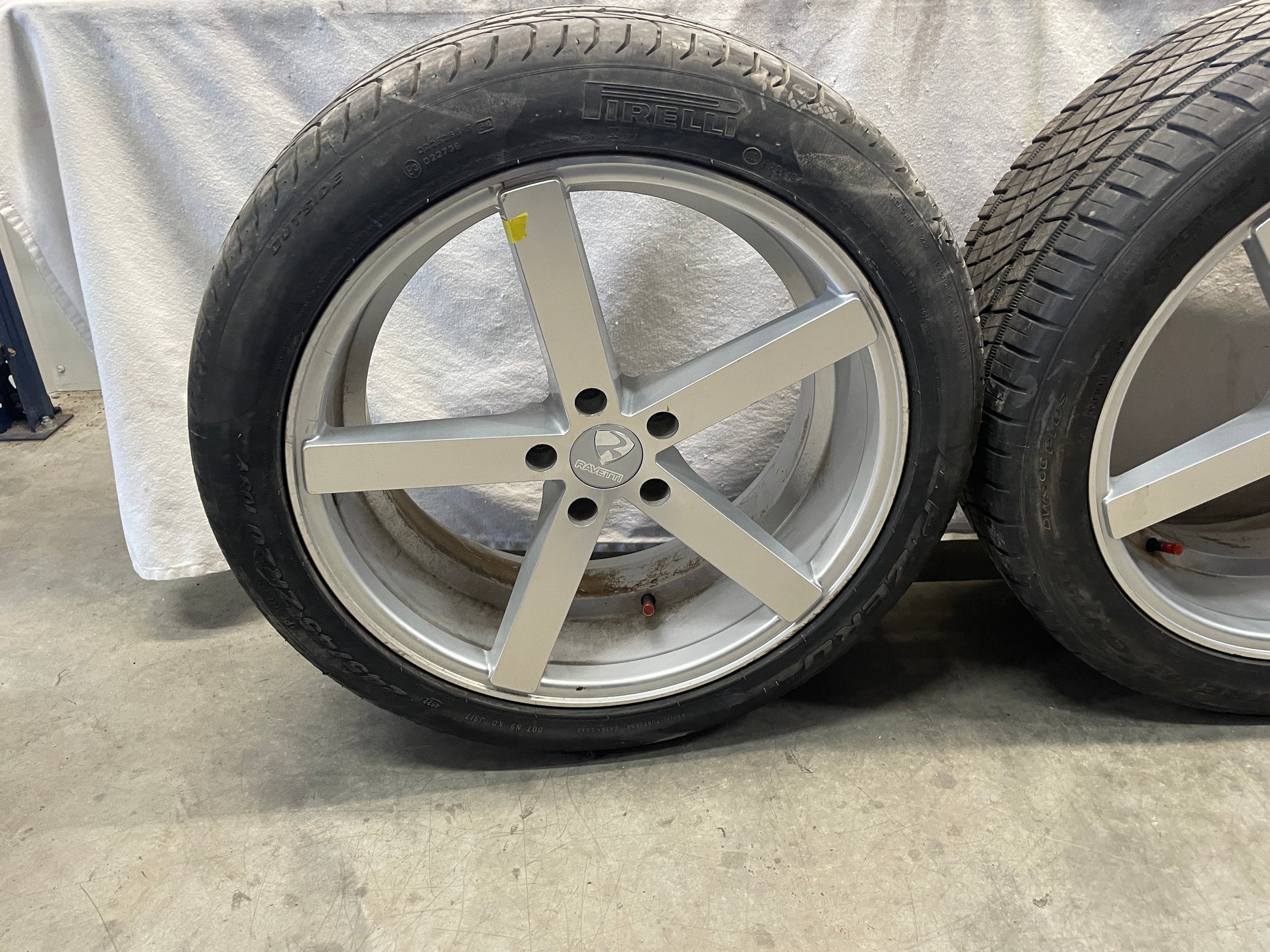 2012 Chevy Camaro SS Ravetti M13 Wheel and Tire Set 20X8.5 LOCAL PICK UP - Day's Parts Yard