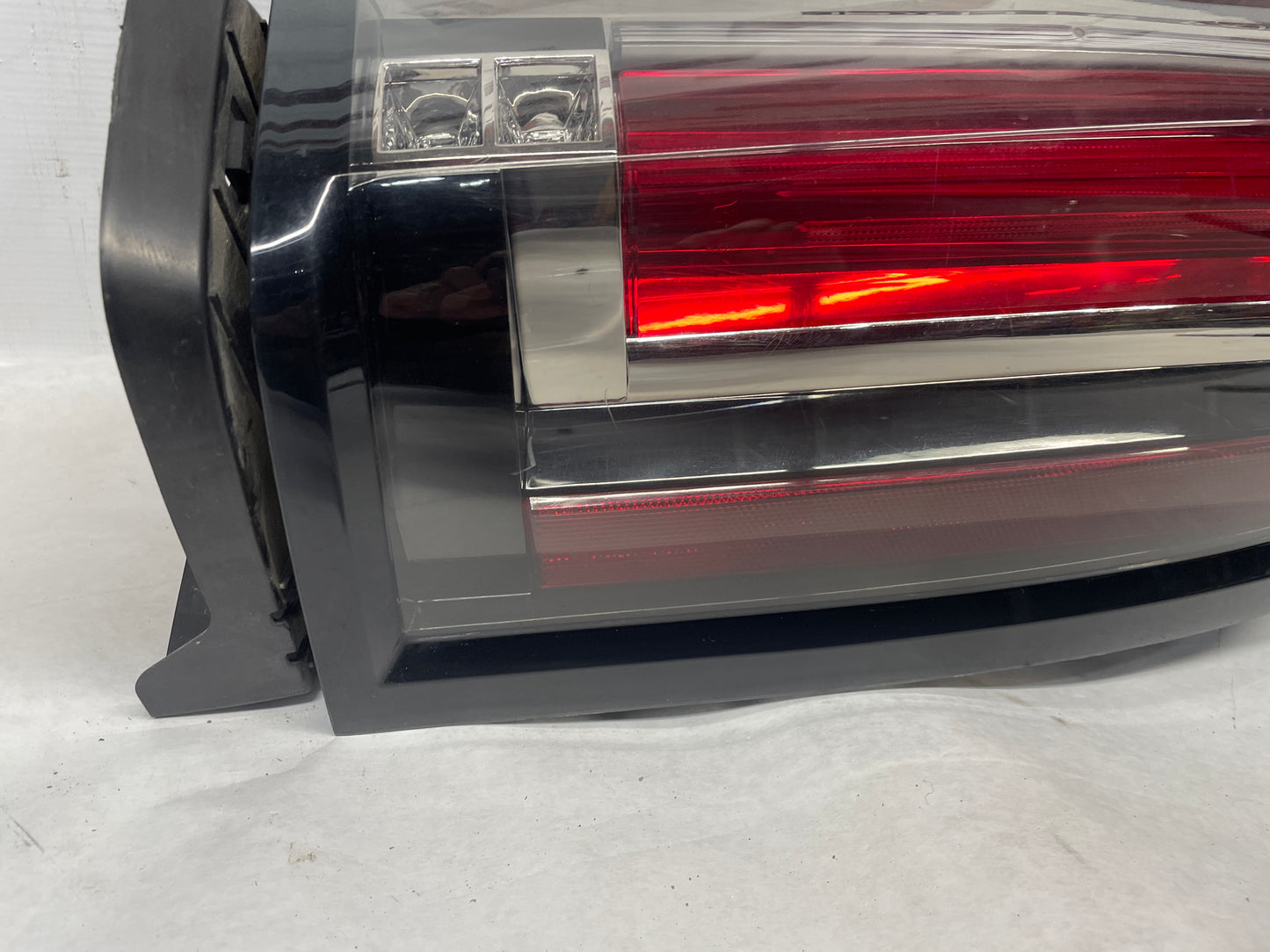 2018 Cadillac Escalade RH Passenger Taillight Tail Light Lamp Assembly OEM