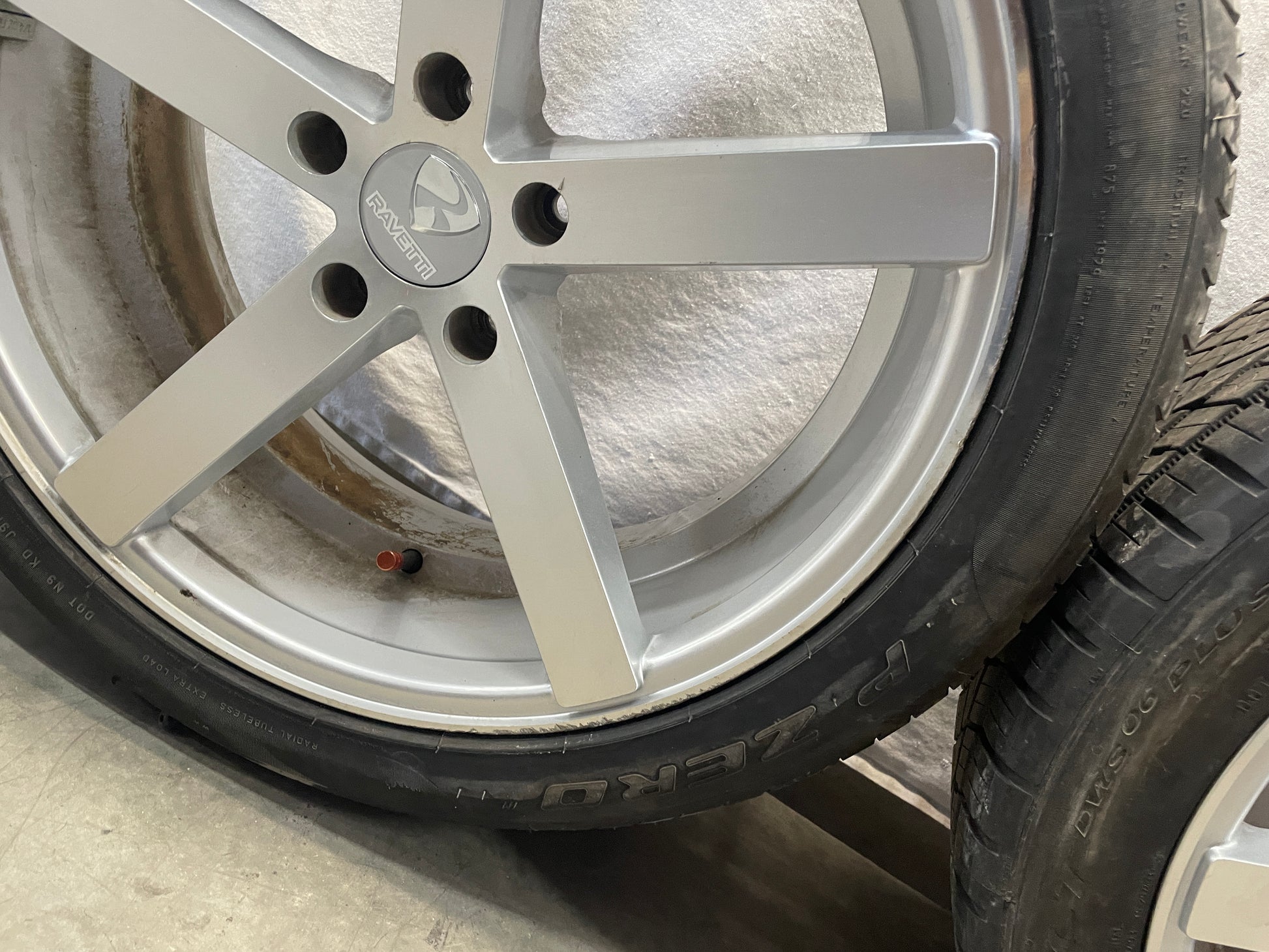 2012 Chevy Camaro SS Ravetti M13 Wheel and Tire Set 20X8.5 LOCAL PICK UP - Day's Parts Yard