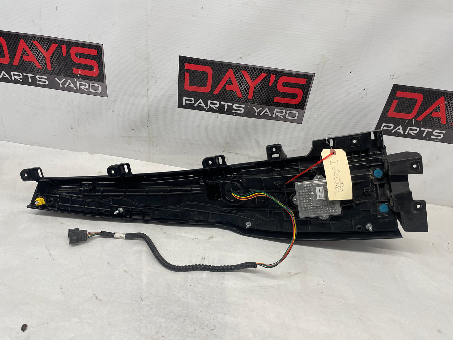 2018 Cadillac Escalade RH Passenger Taillight Tail Light Lamp Assembly OEM