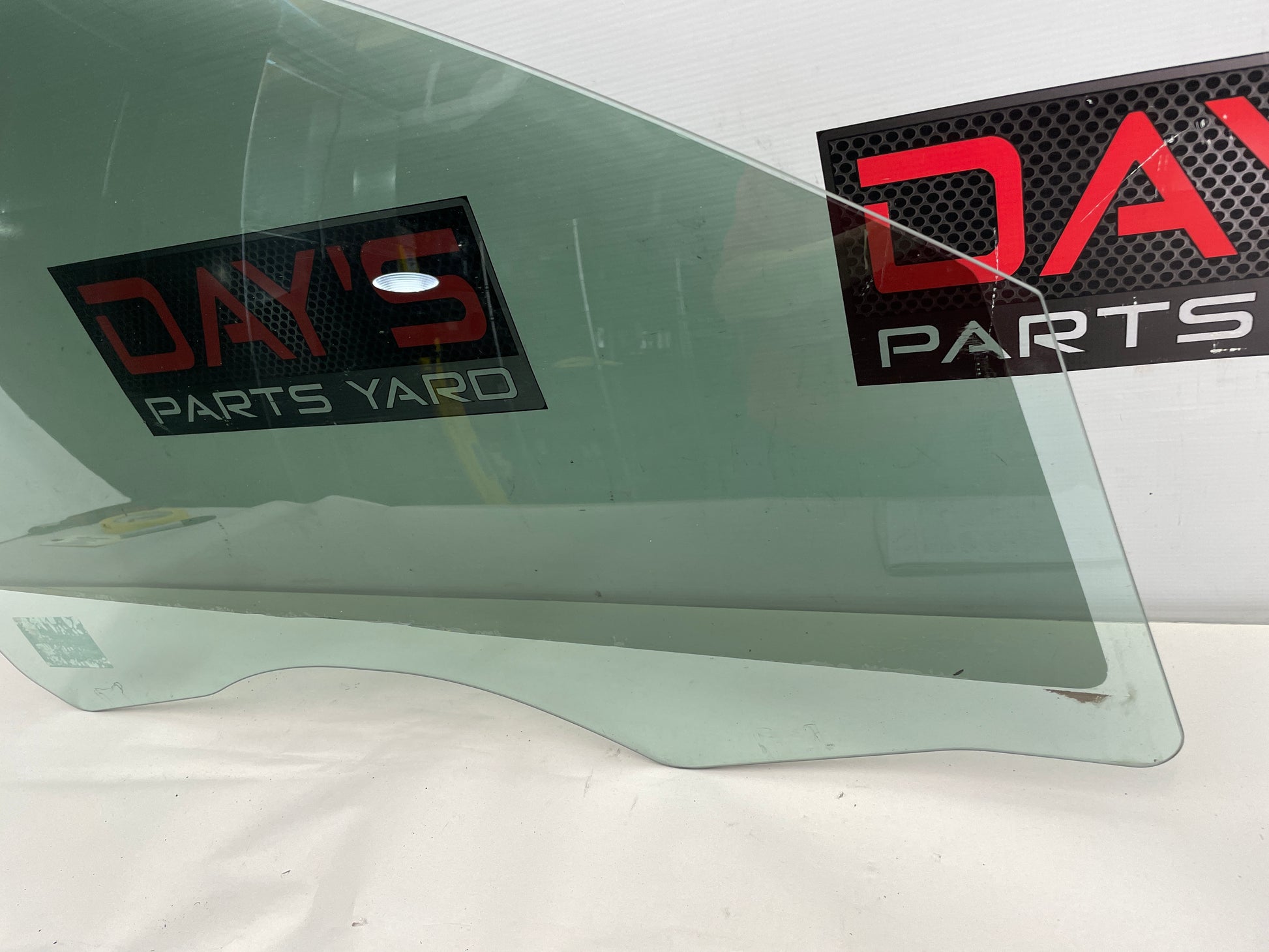 2008 Pontiac G8 GT Front RH Passenger Door Window Glass OEM - Day's Parts Yard
