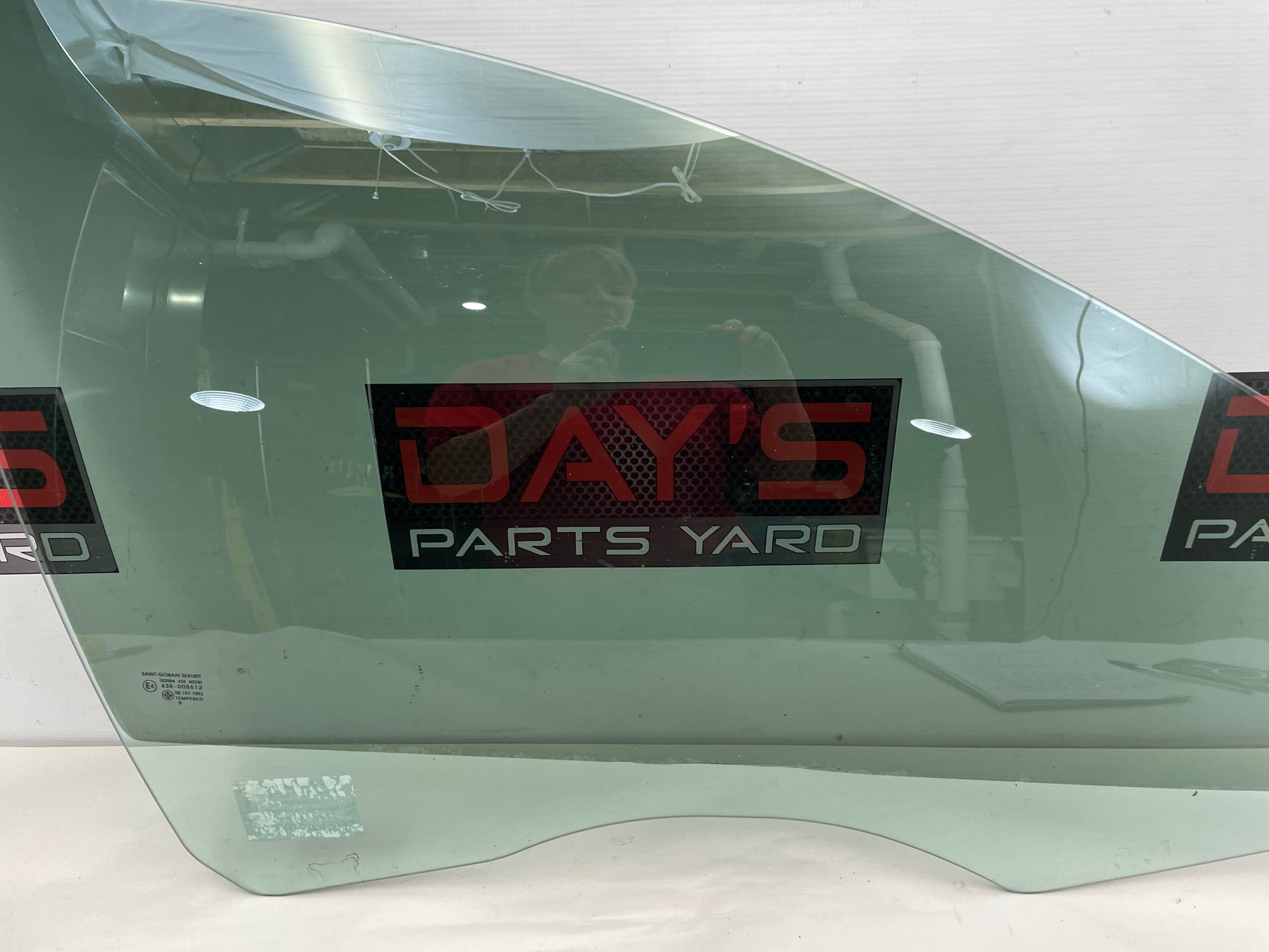 2008 Pontiac G8 GT Front RH Passenger Door Window Glass OEM - Day's Parts Yard