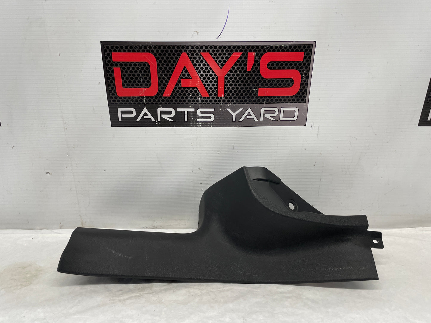 2009 Pontiac G8 GT LH Driver Rear Interior Sill Carpet Retainer OEM - Day's Parts Yard