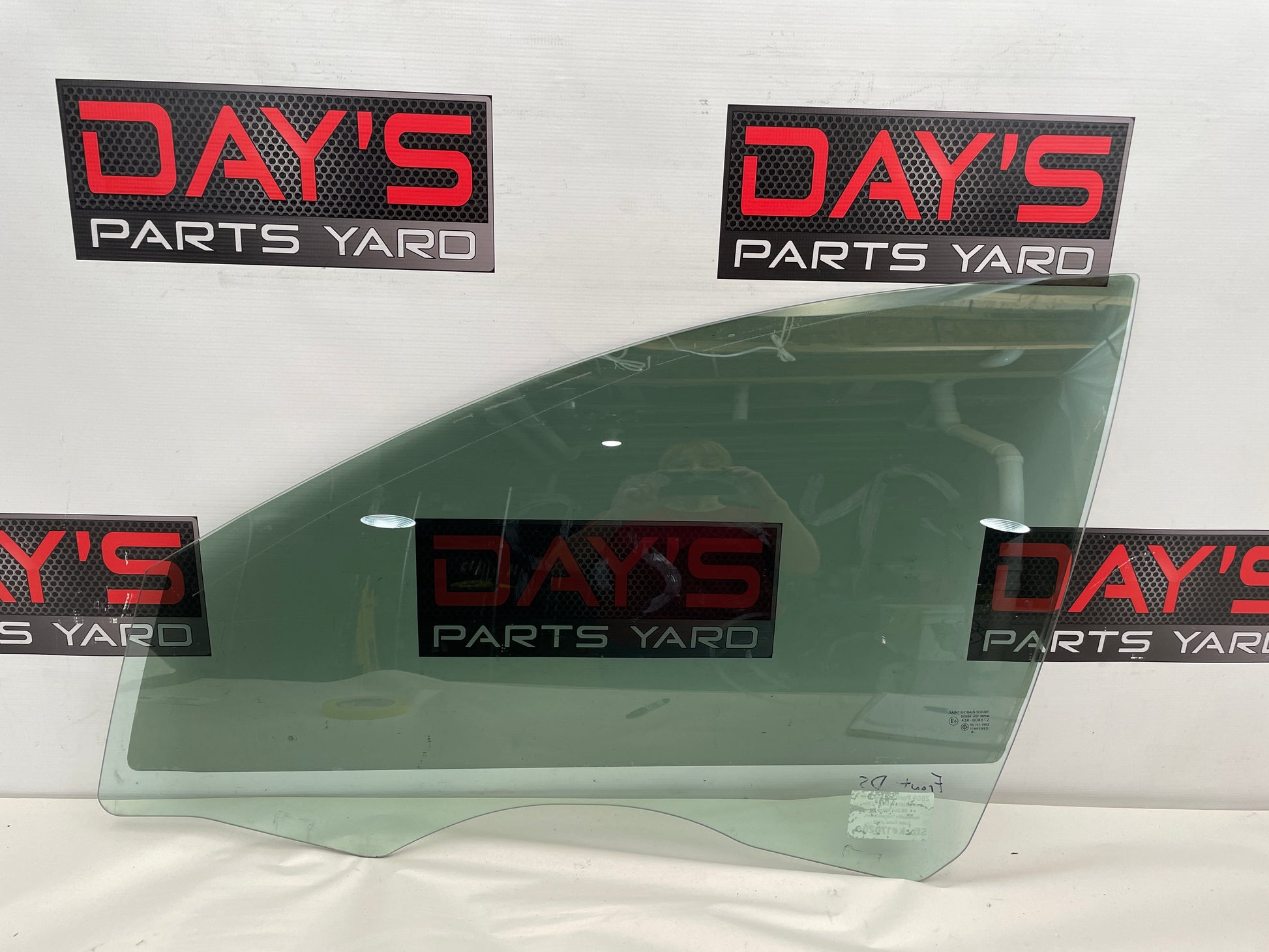 2009 Pontiac G8 GT Front LH Driver Door Window Glass OEM - Day's Parts Yard