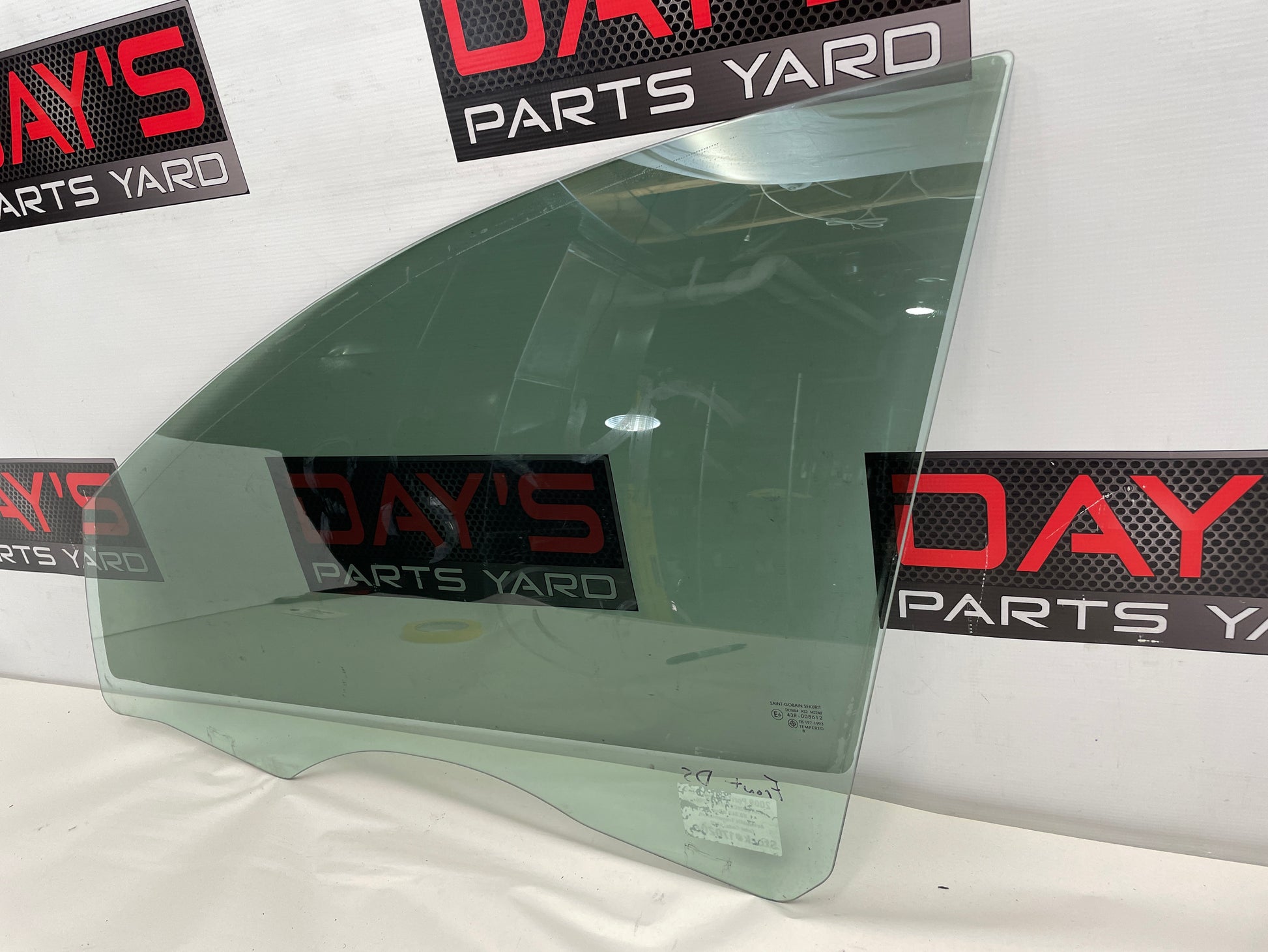 2009 Pontiac G8 GT Front LH Driver Door Window Glass OEM - Day's Parts Yard