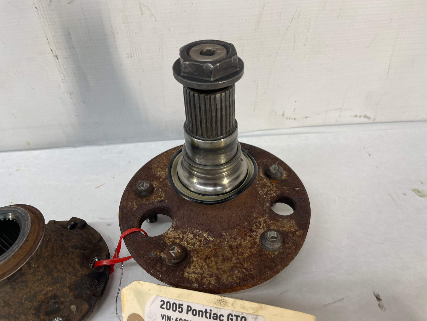 2005 Pontiac GTO Rear Wheel Axle Flange Hub OEM - Day's Parts Yard
