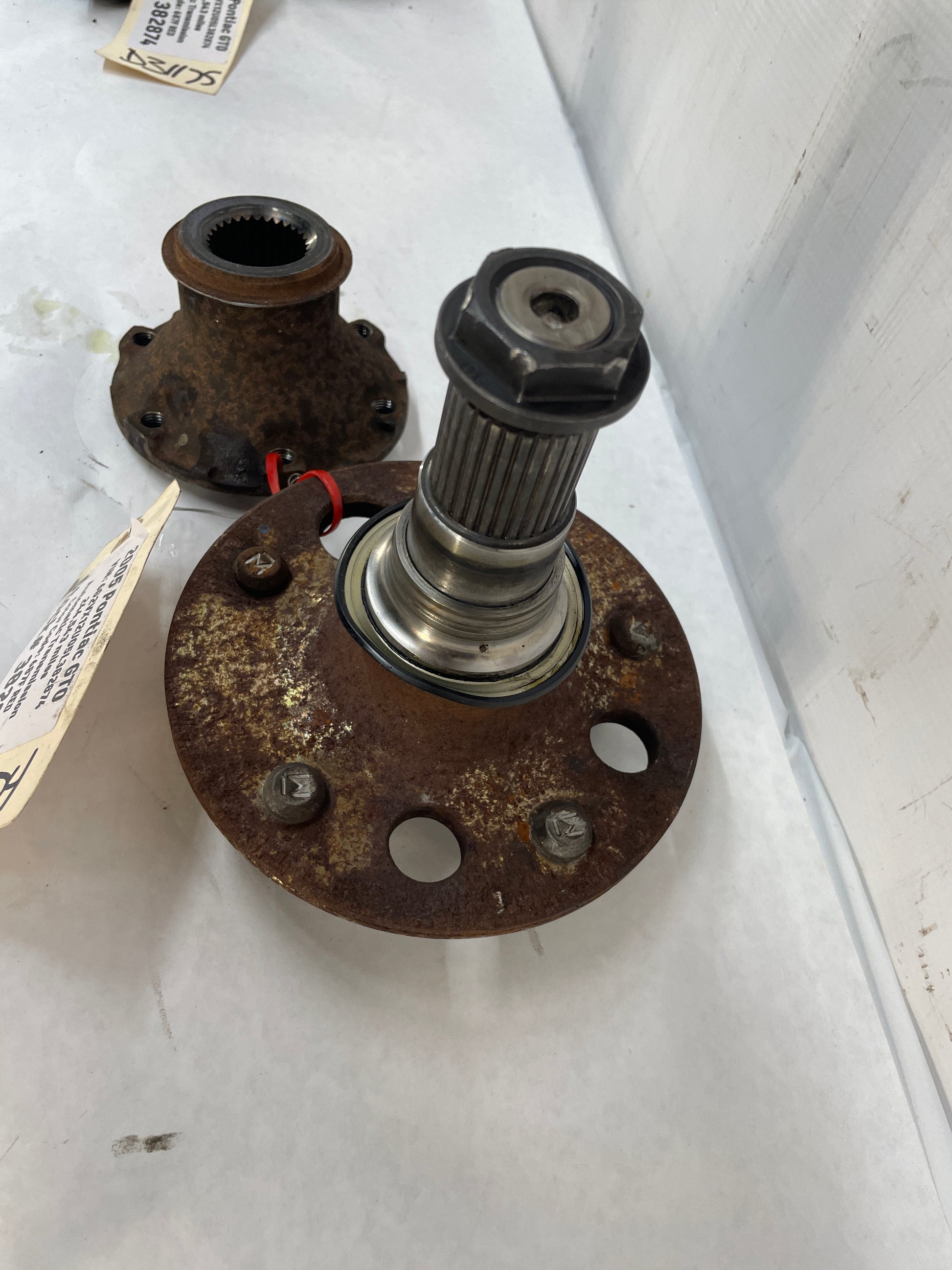 2005 Pontiac GTO Rear Wheel Axle Flange Hub OEM - Day's Parts Yard
