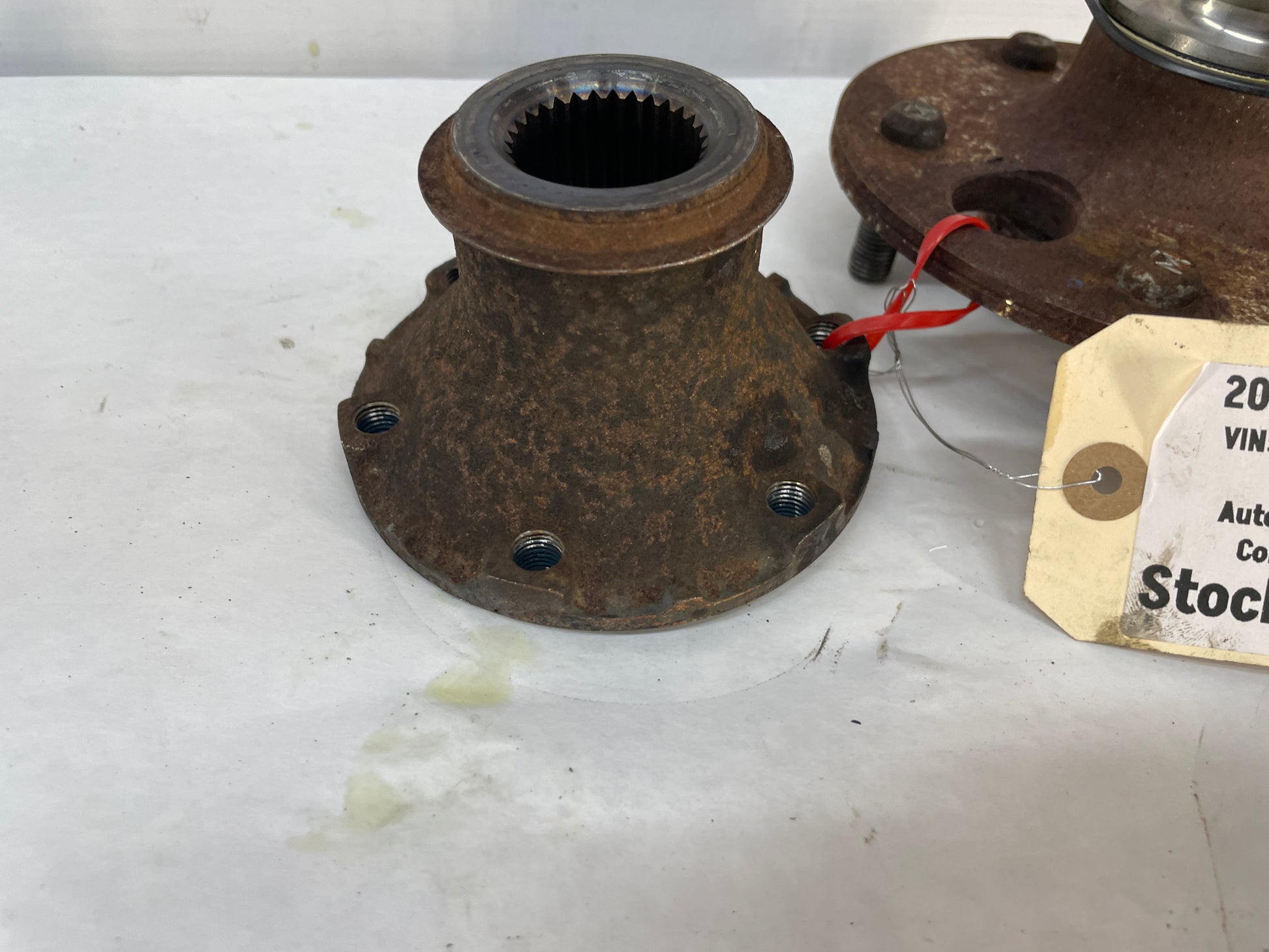 2005 Pontiac GTO Rear Wheel Axle Flange Hub OEM - Day's Parts Yard