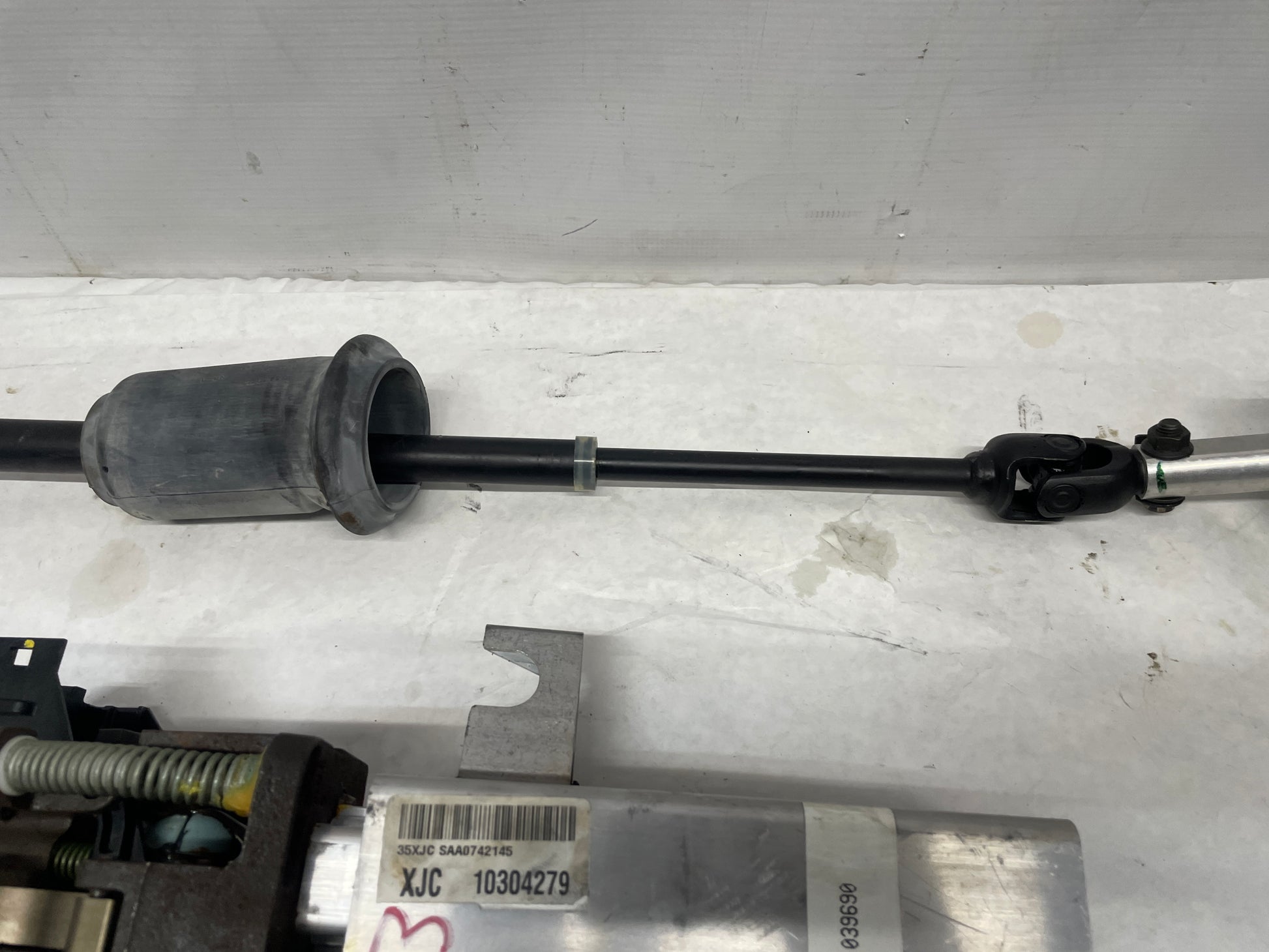 2005 Chevy C6 Corvette Telescopic Steering Column w/ Lower Shaft OEM - Day's Parts Yard