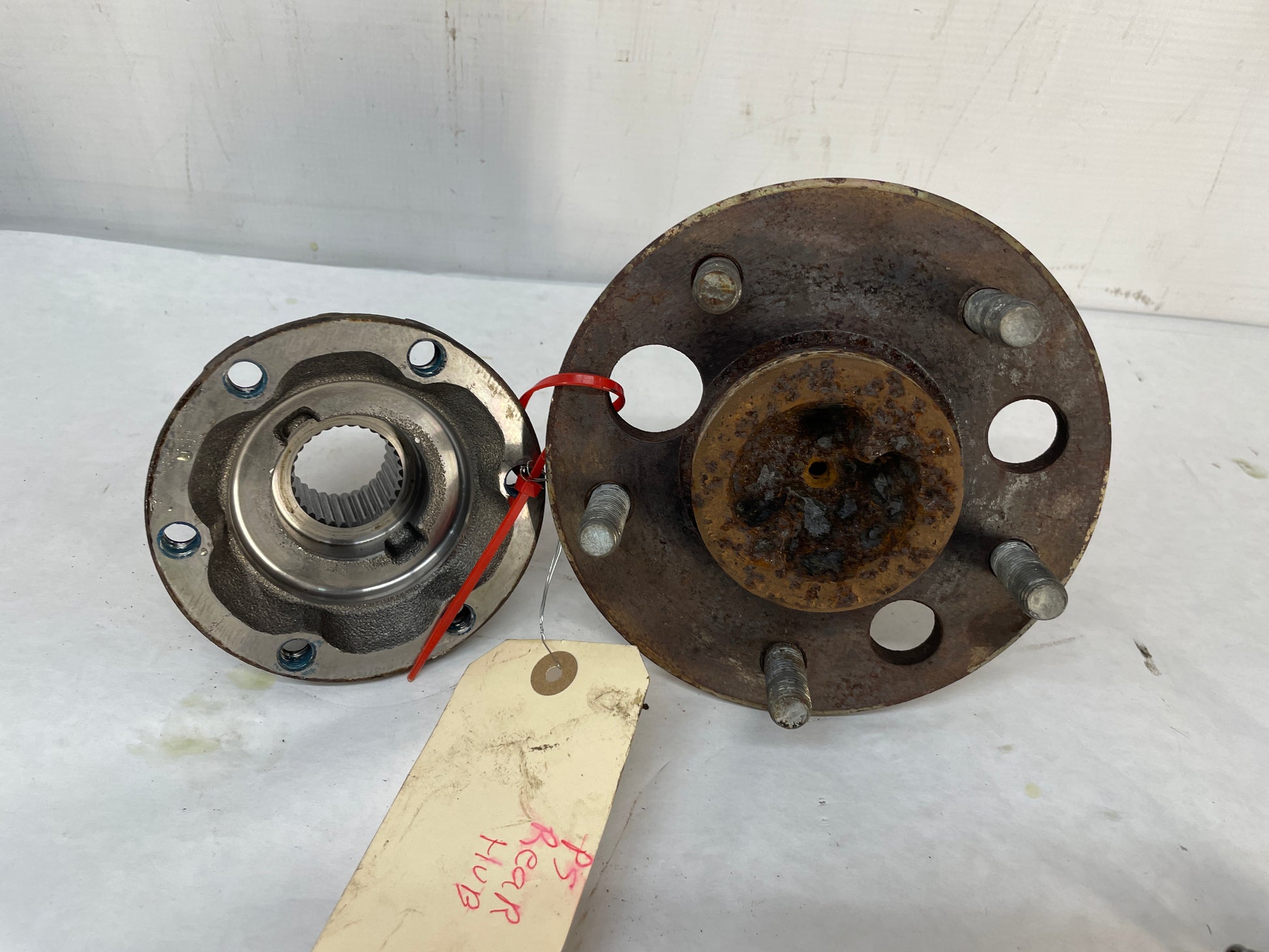 2005 Pontiac GTO Rear Wheel Axle Flange Hub OEM - Day's Parts Yard