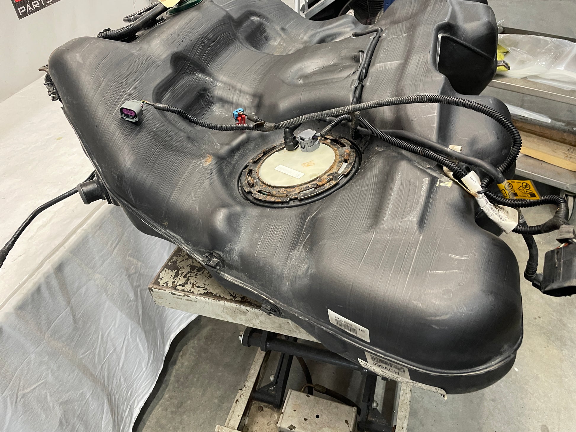 2009 Pontiac G8 Base Fuel Gas Tank w/ Pumps Sending Unit OEM - Day's Parts Yard