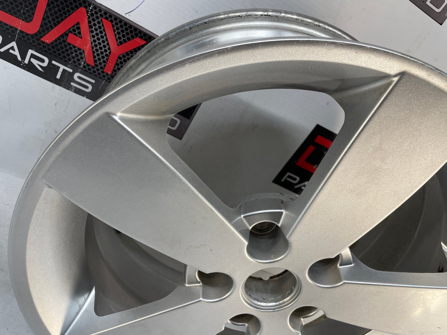 2005 Pontiac GTO Factory OEM Wheel 18X8