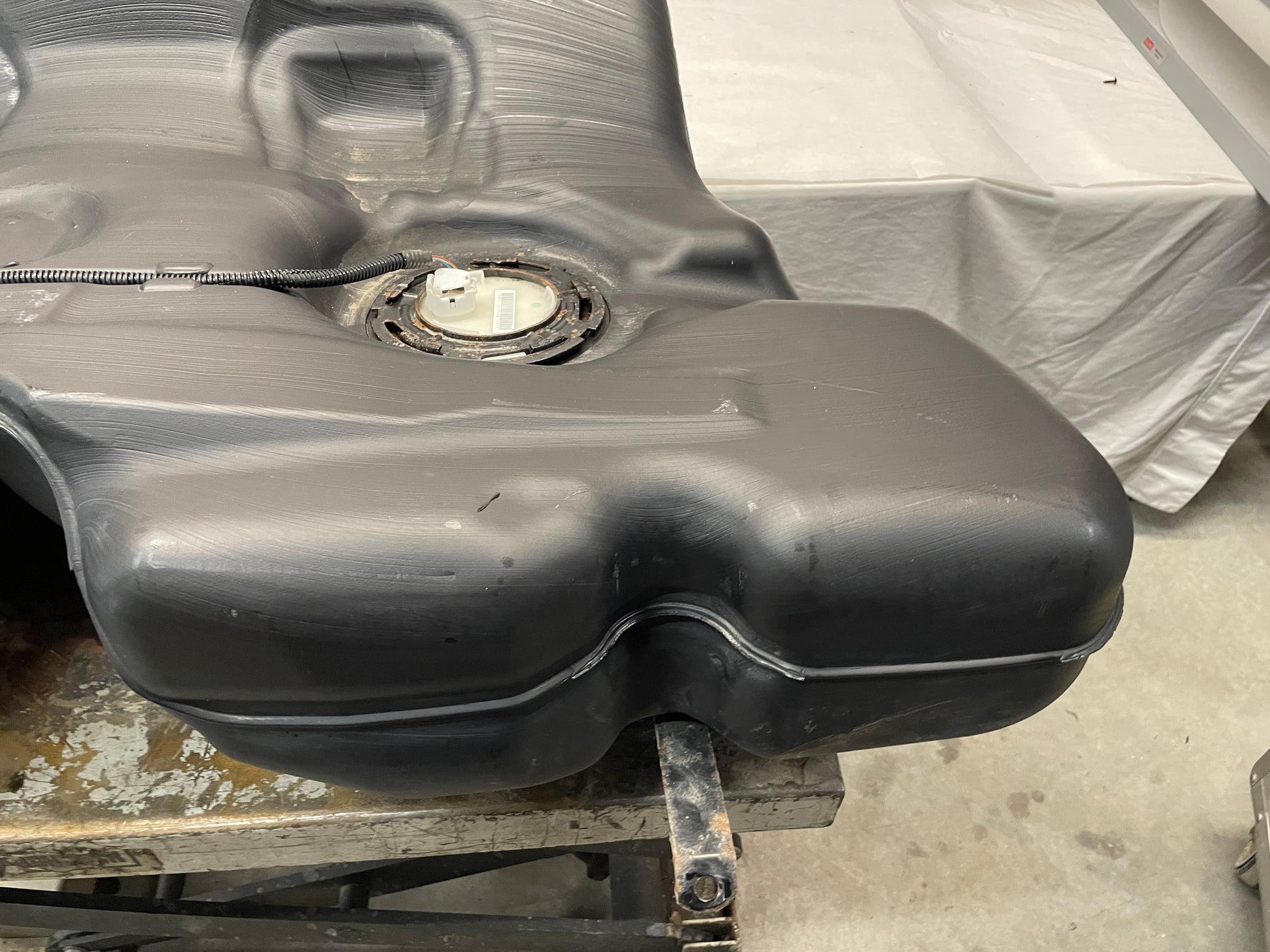 2009 Pontiac G8 Base Fuel Gas Tank w/ Pumps Sending Unit OEM - Day's Parts Yard