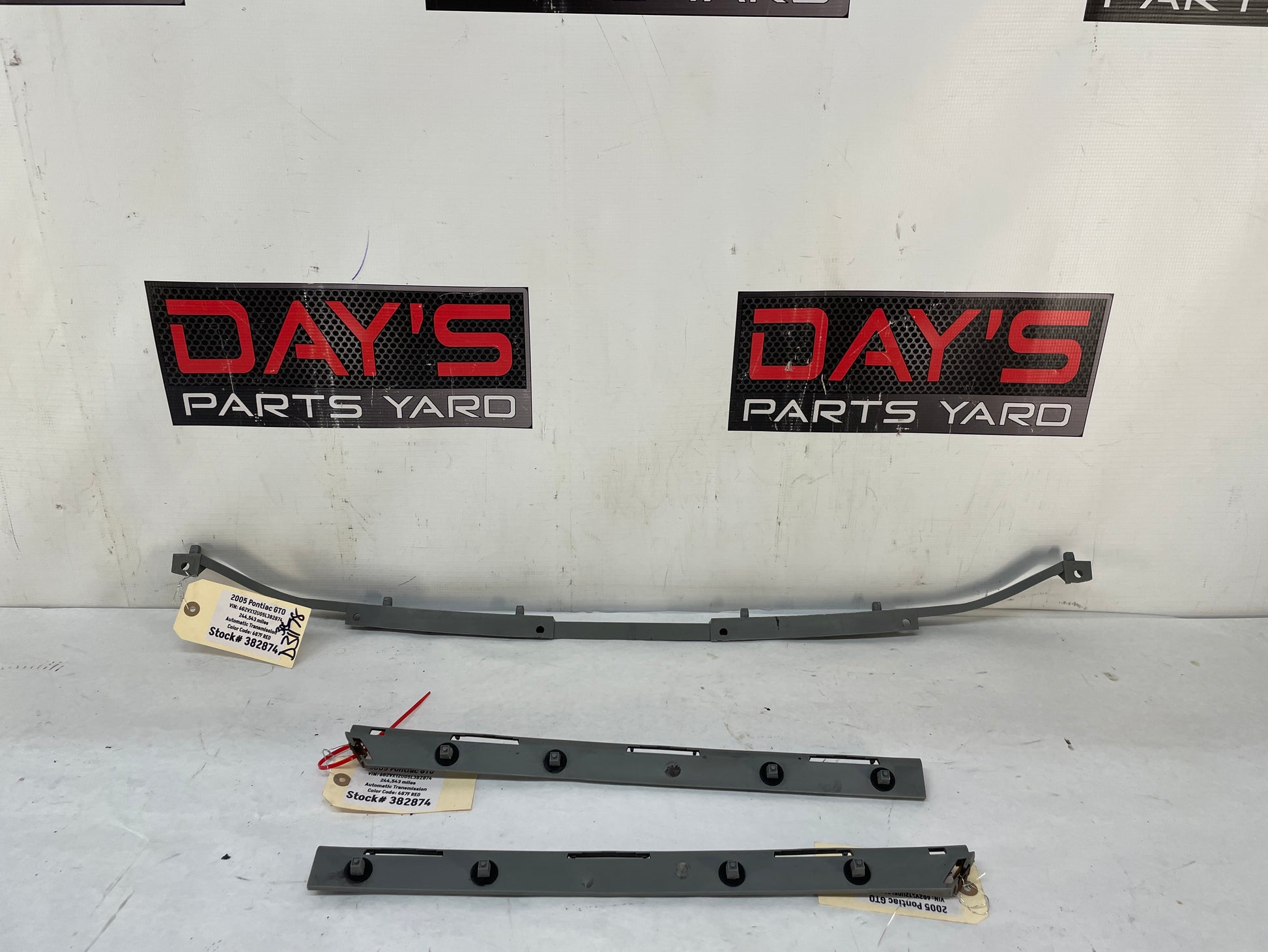 2005 Pontiac GTO RH & LH Rear Bumper Brackets Guides Supports OEM - Day's Parts Yard