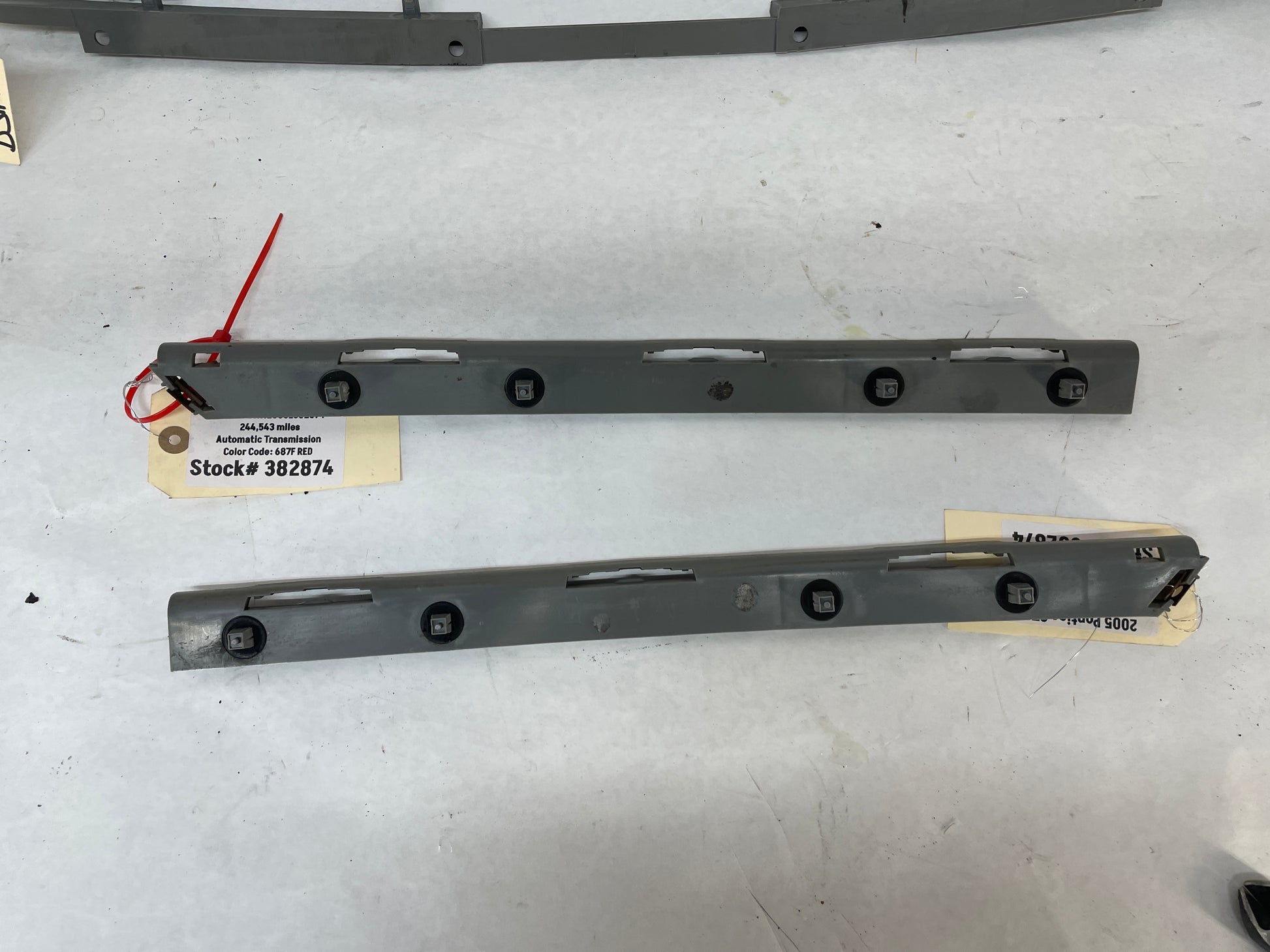 2005 Pontiac GTO RH & LH Rear Bumper Brackets Guides Supports OEM - Day's Parts Yard